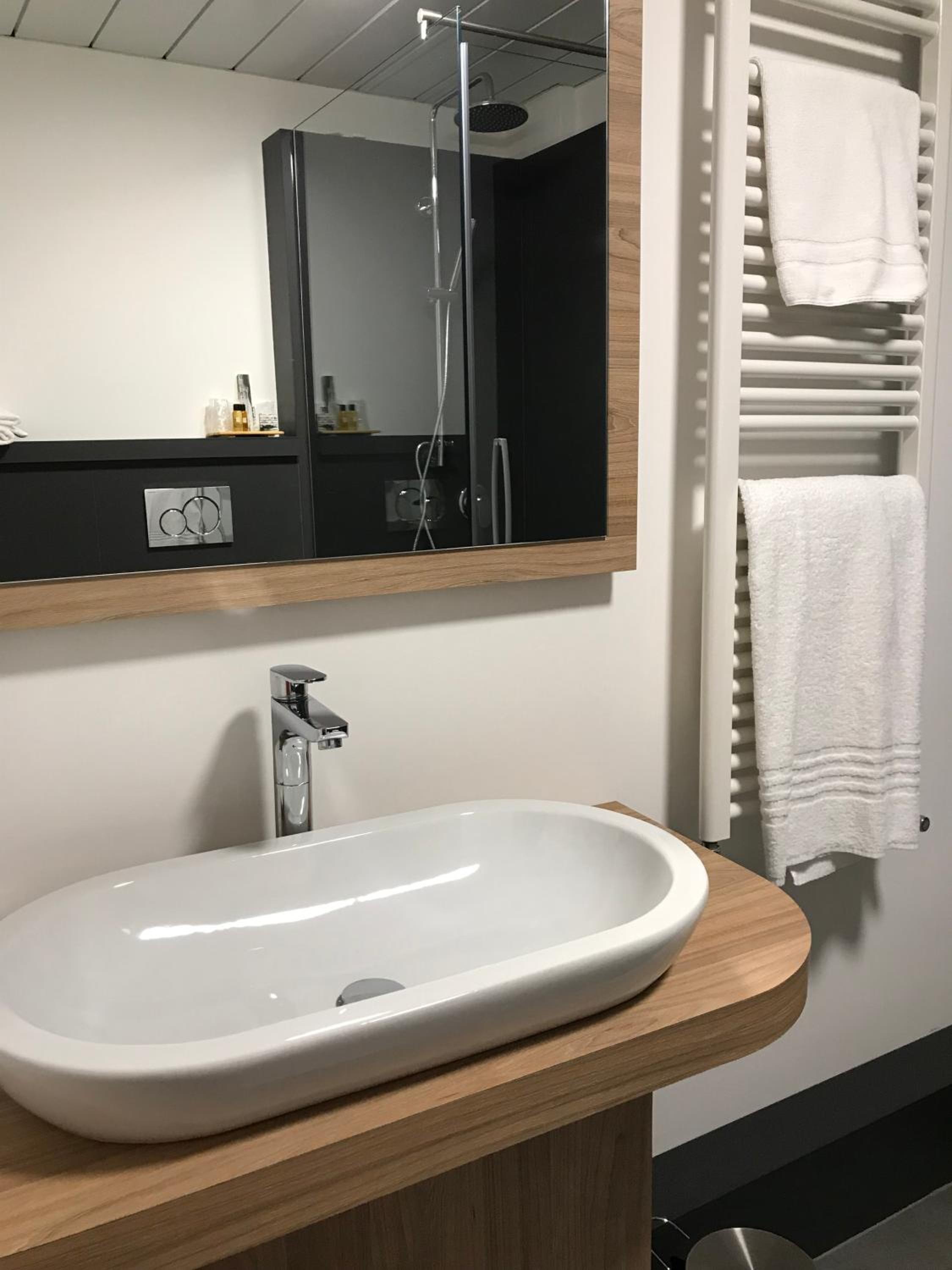Junior Suite with Mountain View - Photo 11