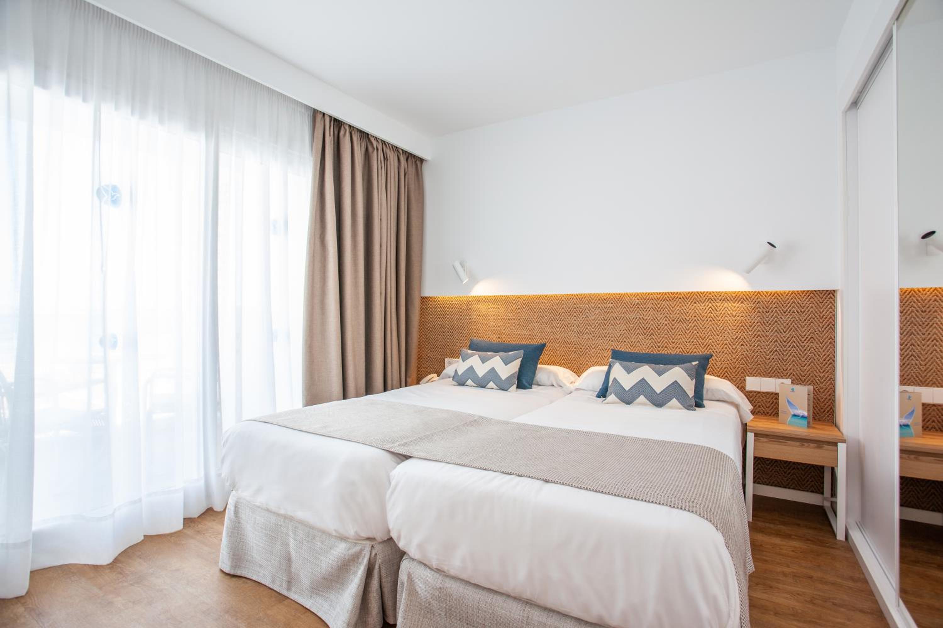 One-Bedroom Apartment - Photo 2