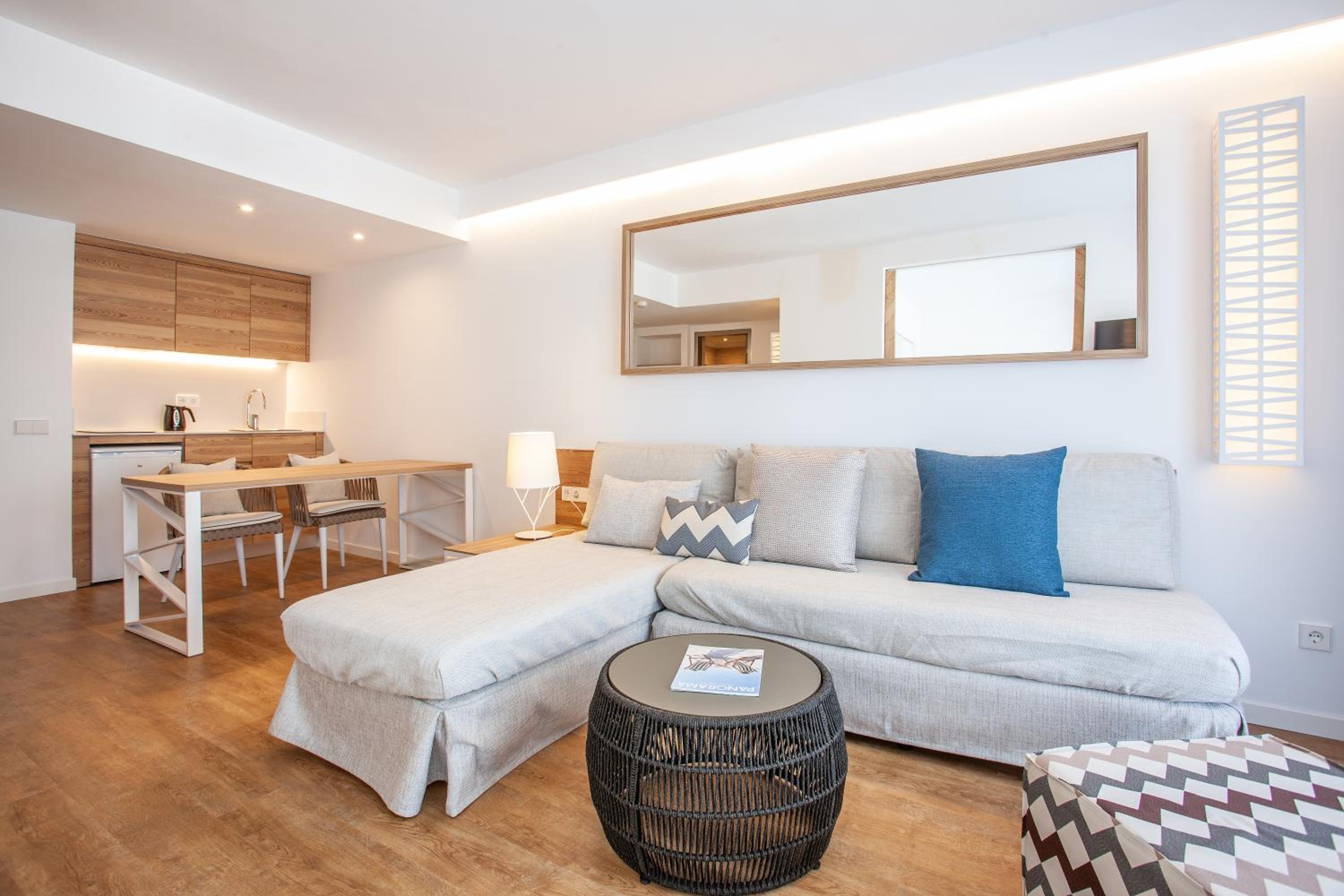 One-Bedroom Apartment - Photo 6