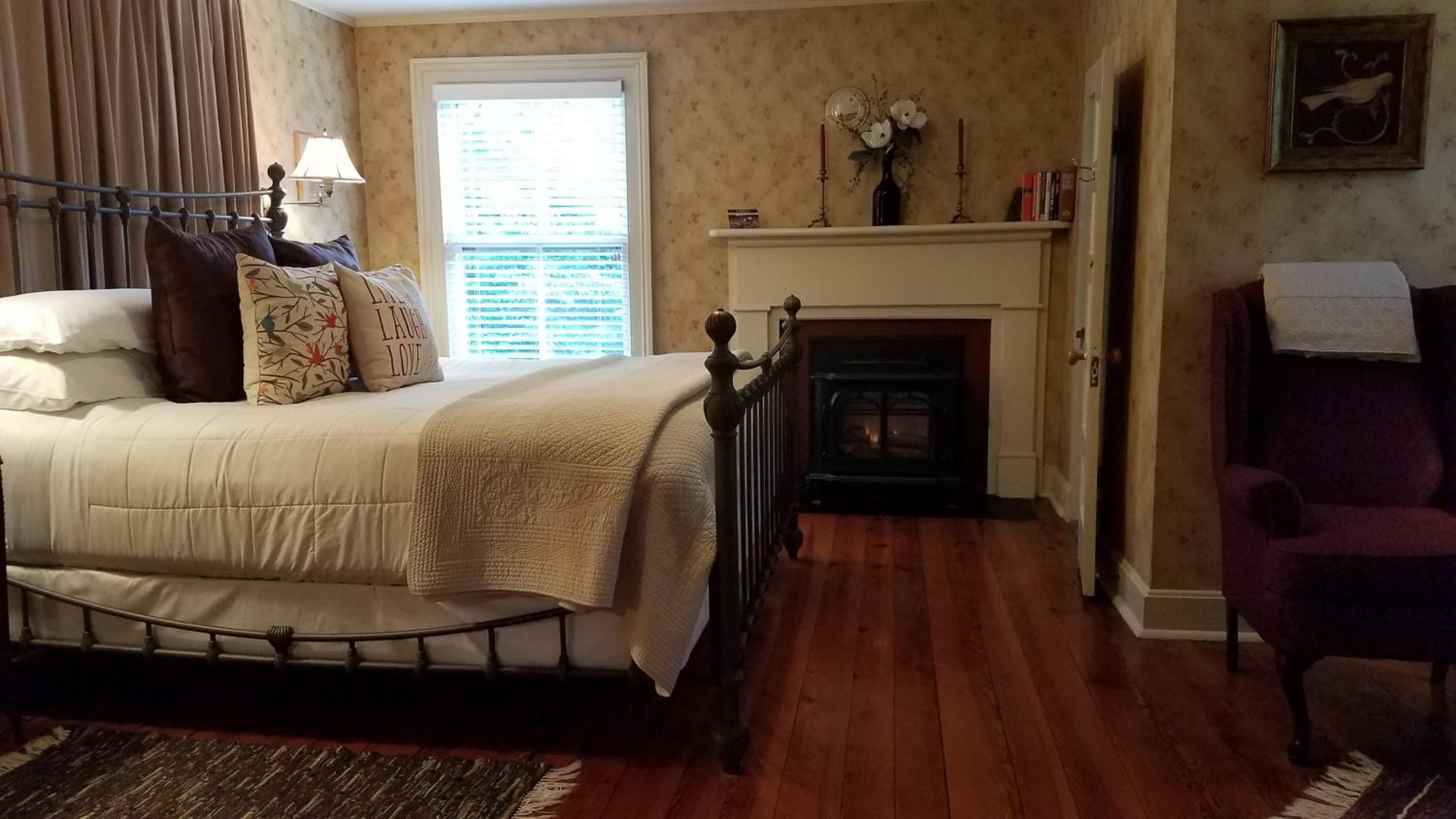 Deluxe King Room photo 1