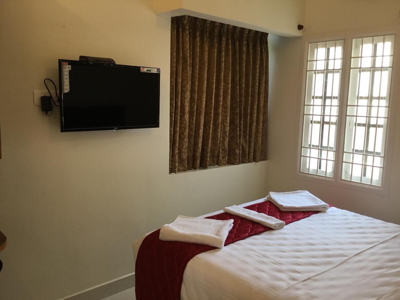 Standard Double Room - Photo 11