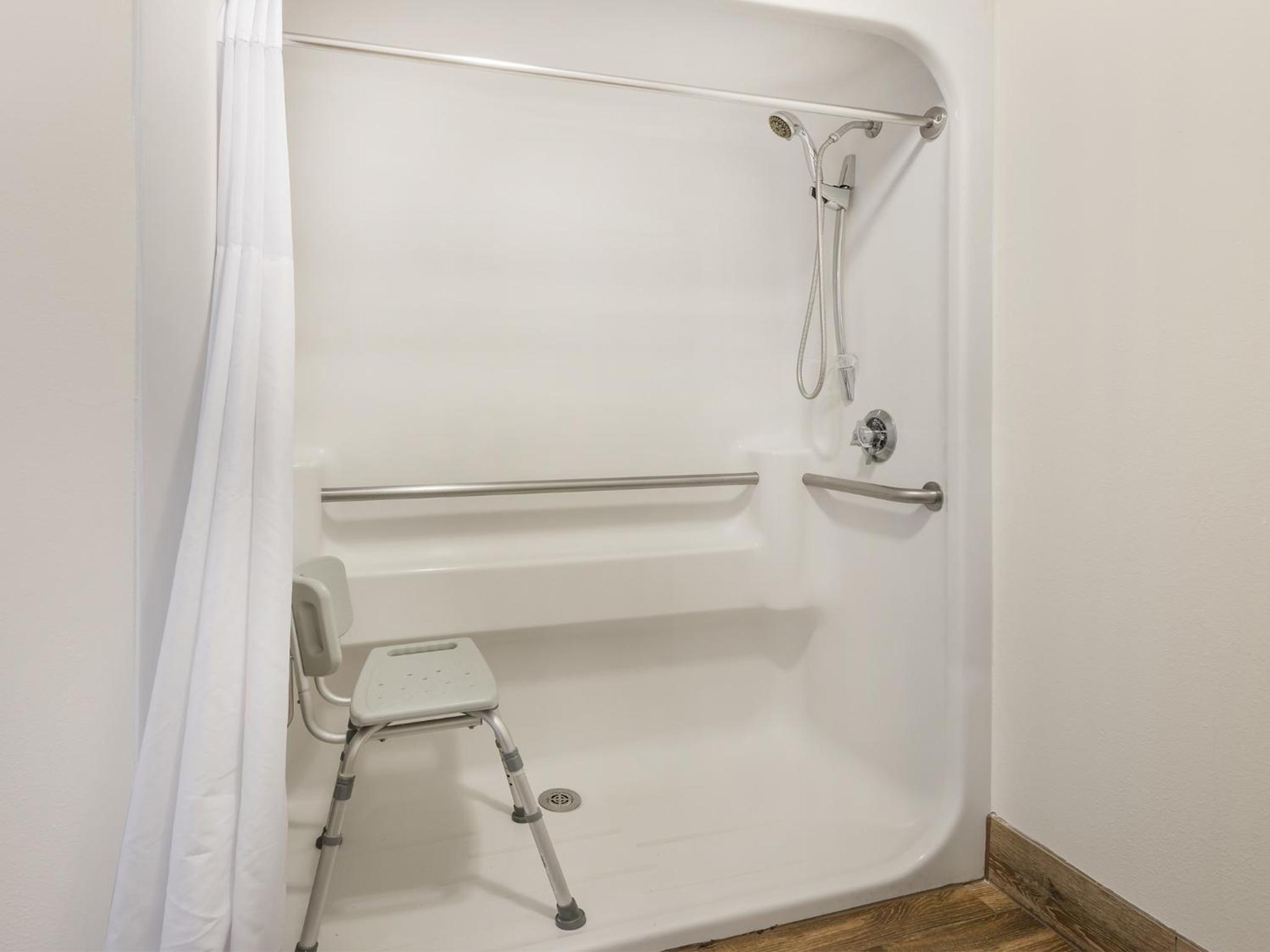 Queen Room - Disability Access photo 3
