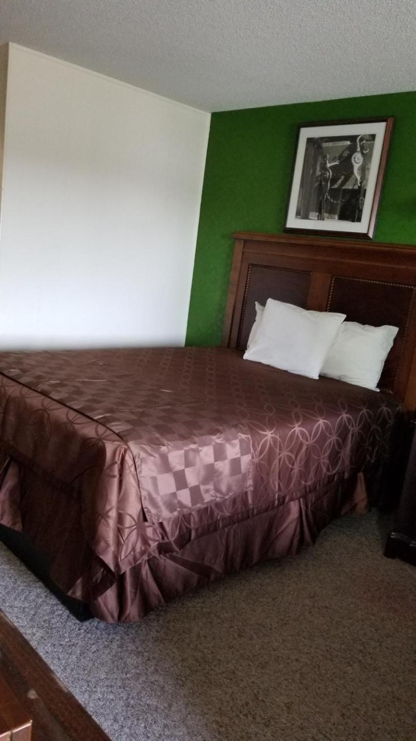 Queen Room photo 1