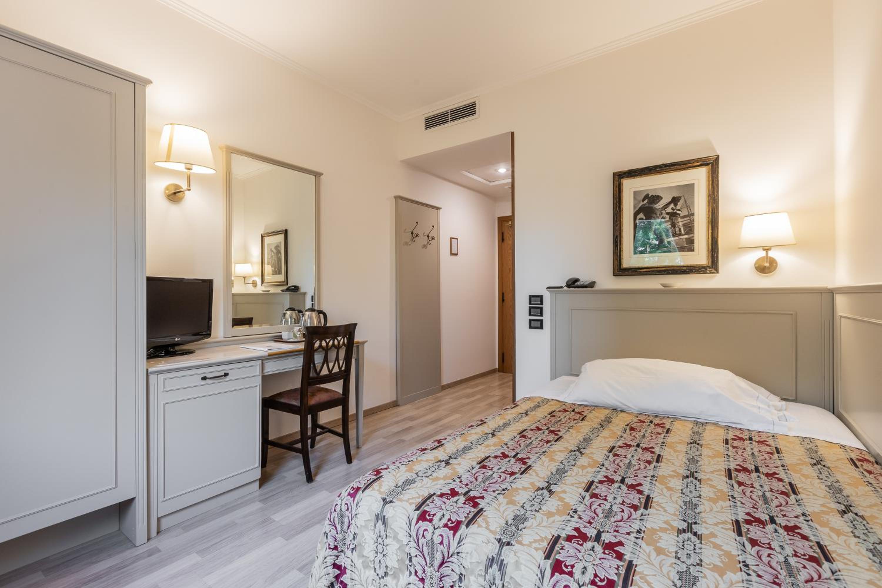 Single Room photo 1