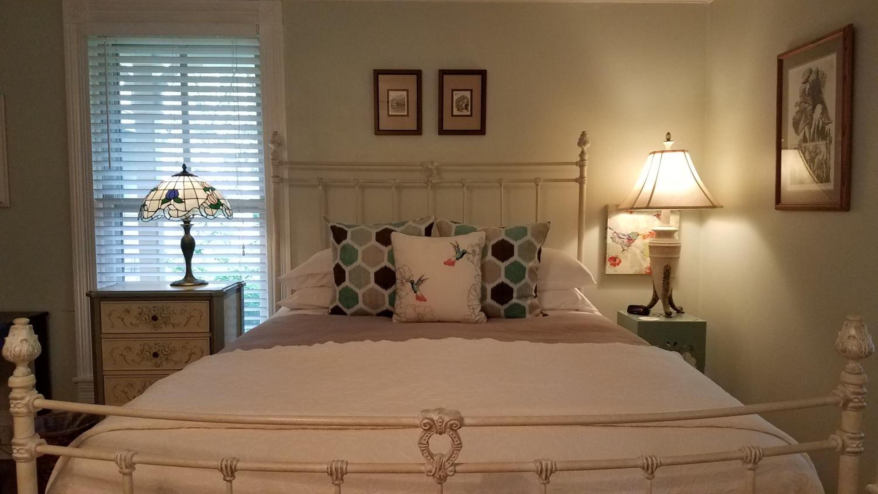 Queen Room photo 1