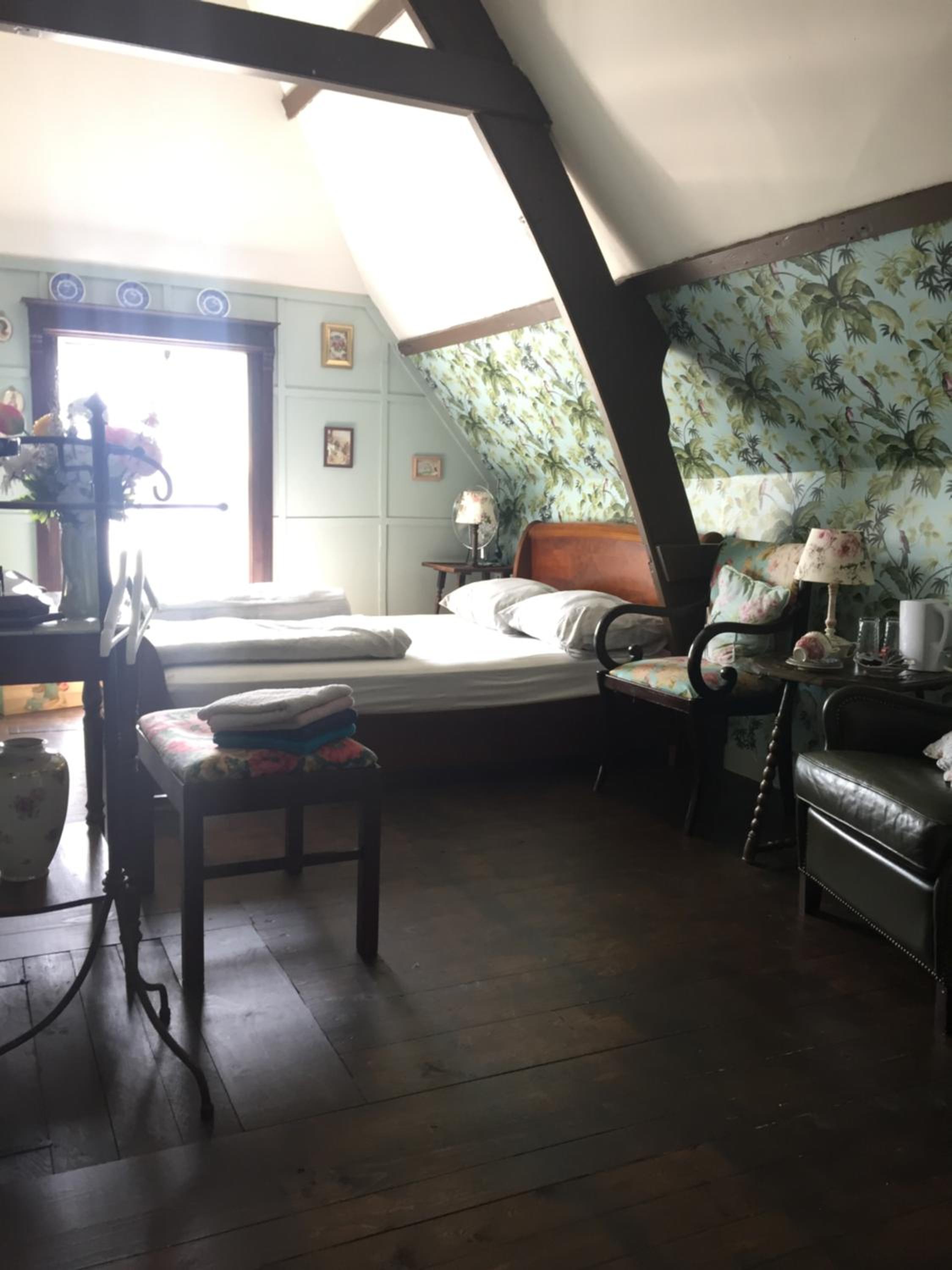 Large Double Room - Photo 2