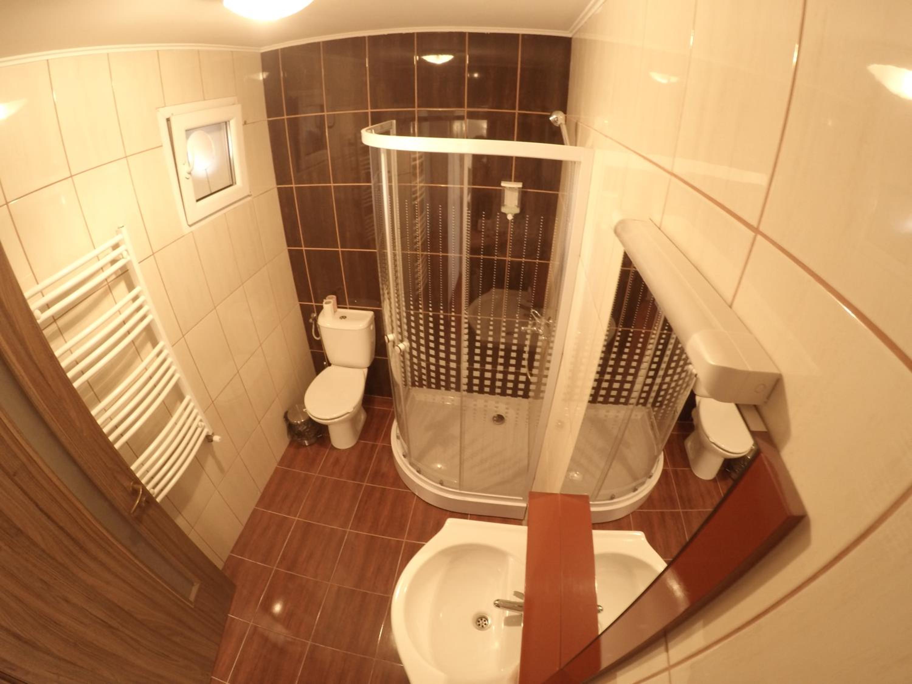 Twin Room with Private Bathroom - Photo 7