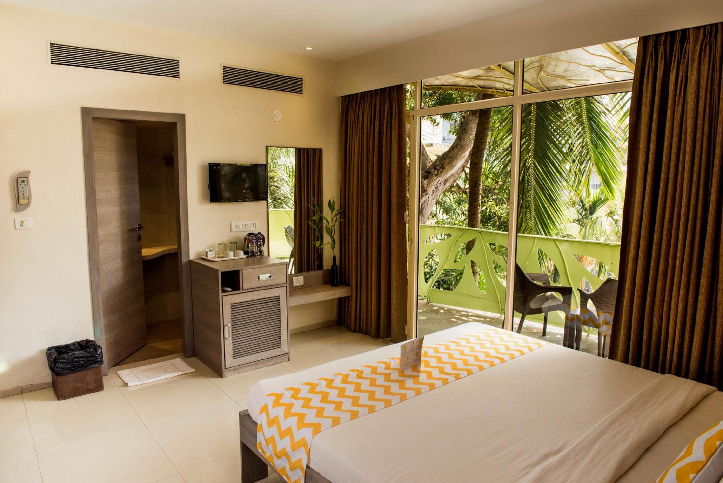 Deluxe Room - Photo 9