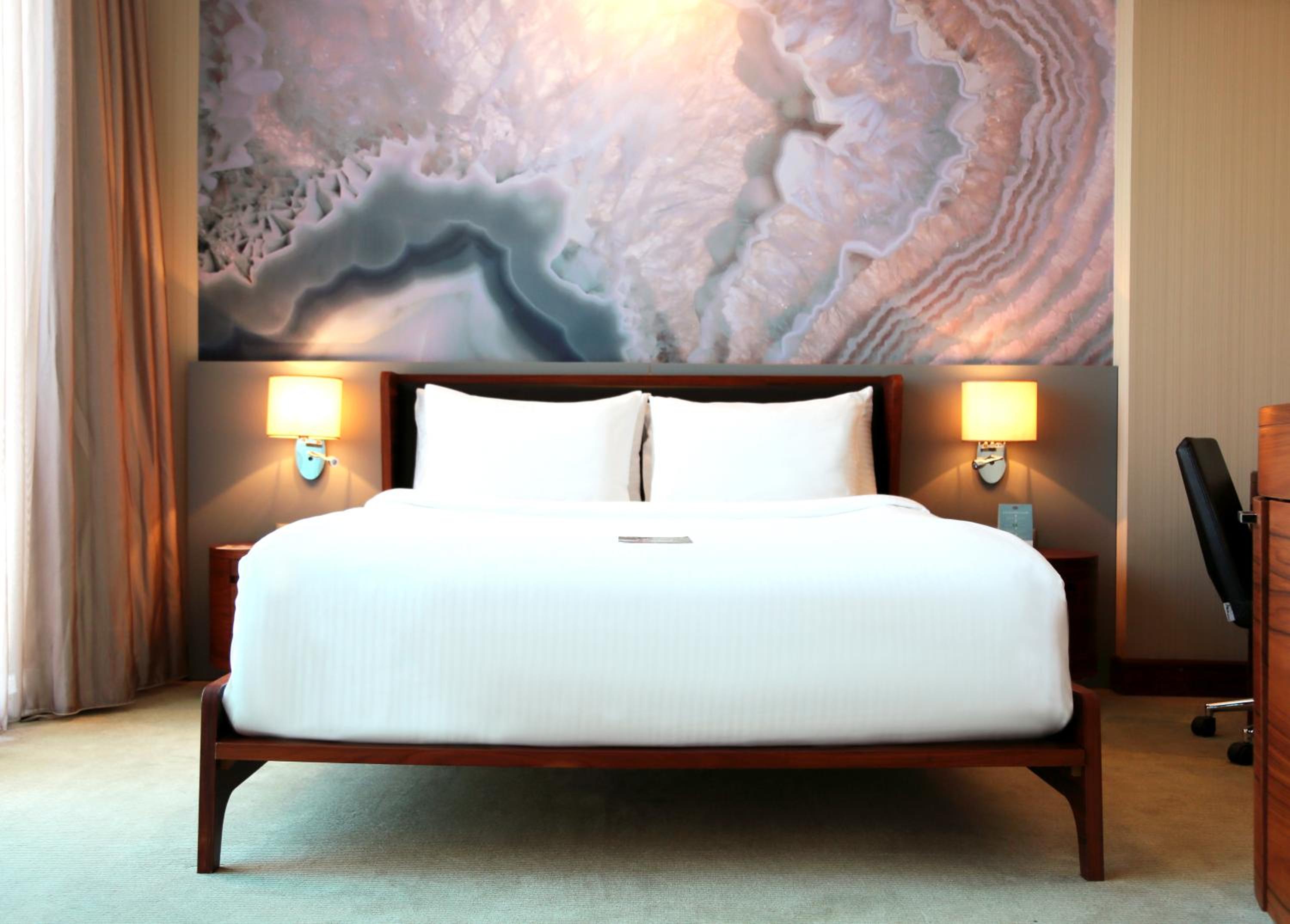Deluxe Room with King Bed photo 1