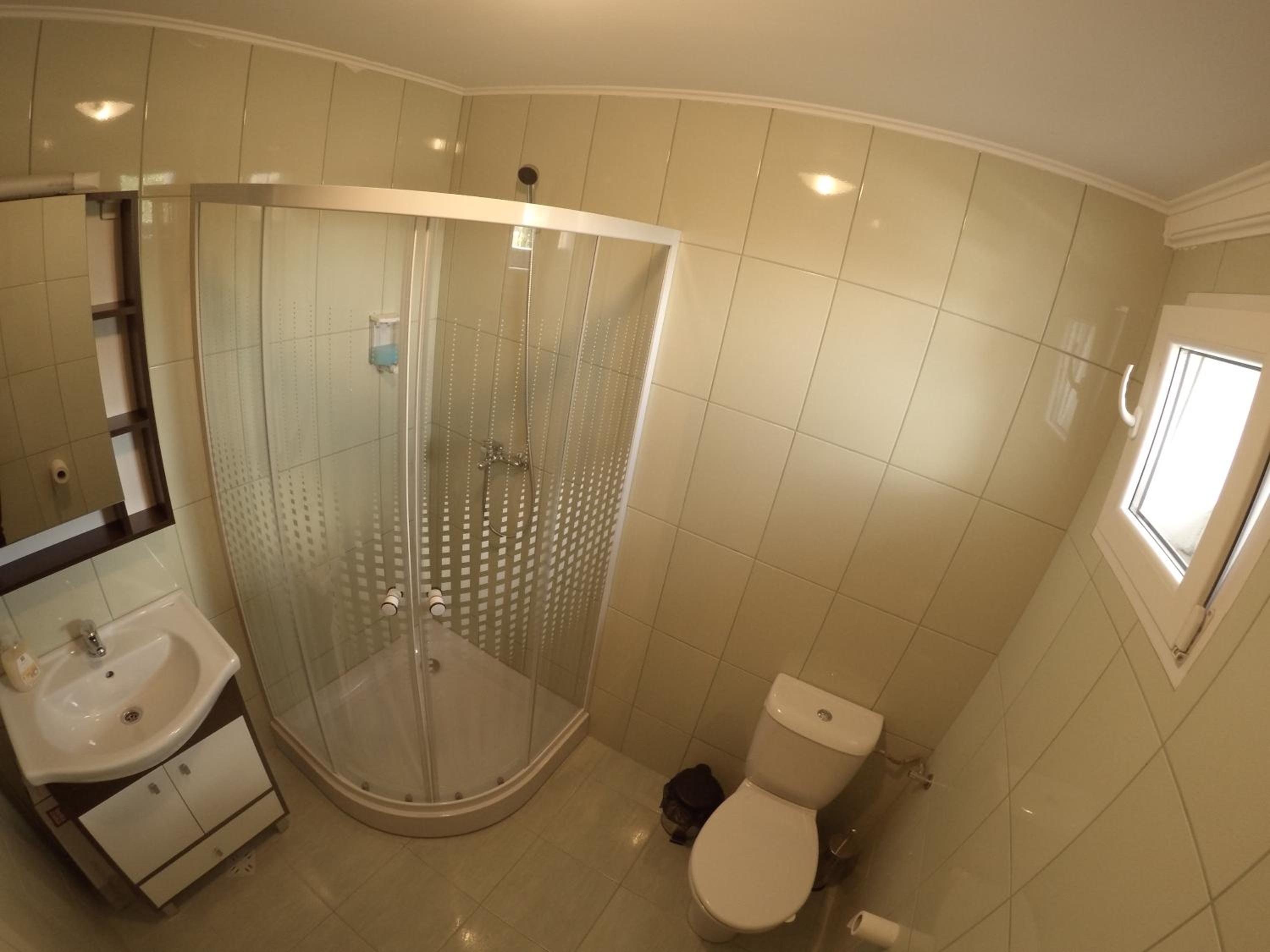 Twin Room with Private Bathroom - Photo 5