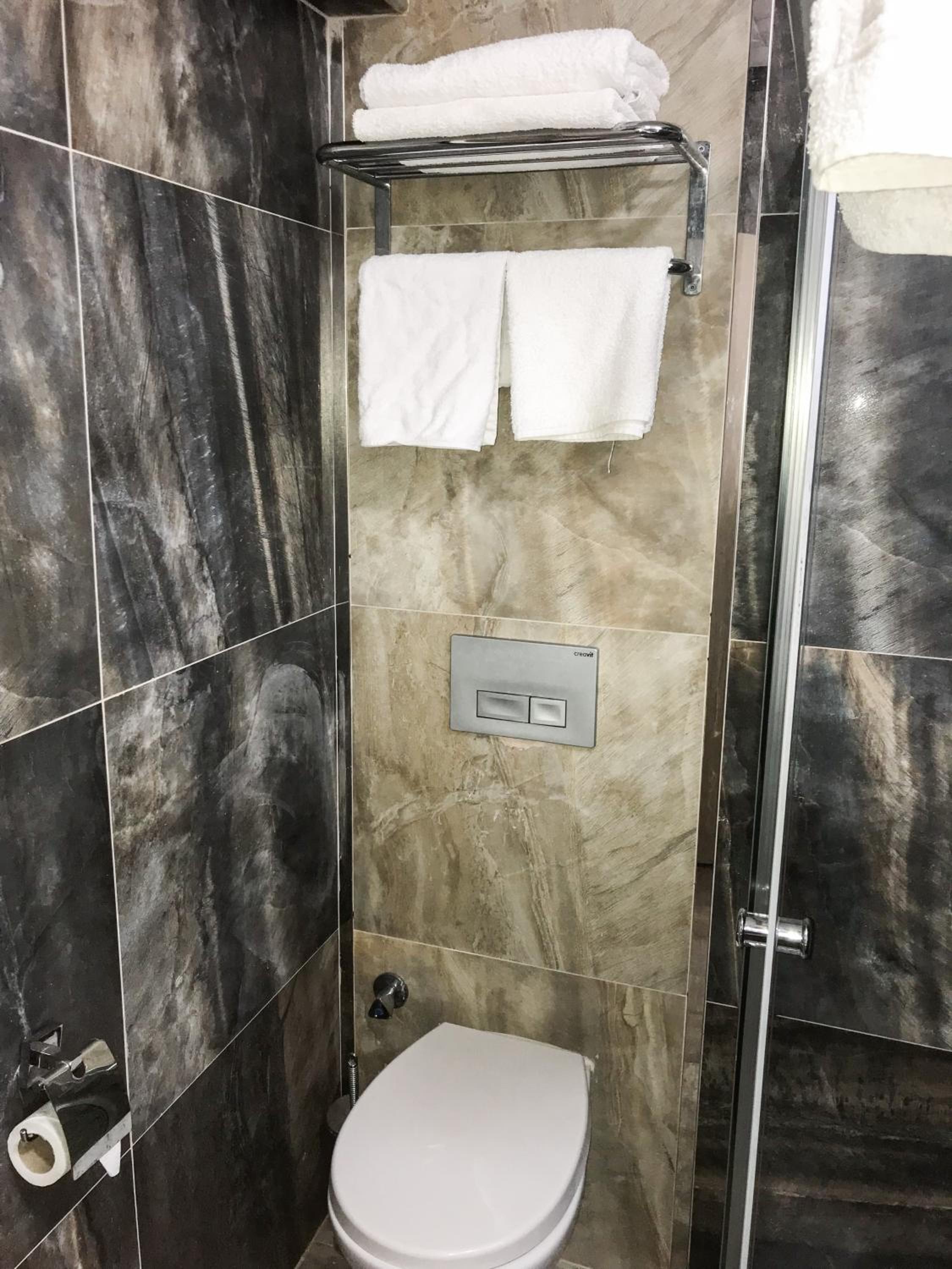 Double Room - Photo 8