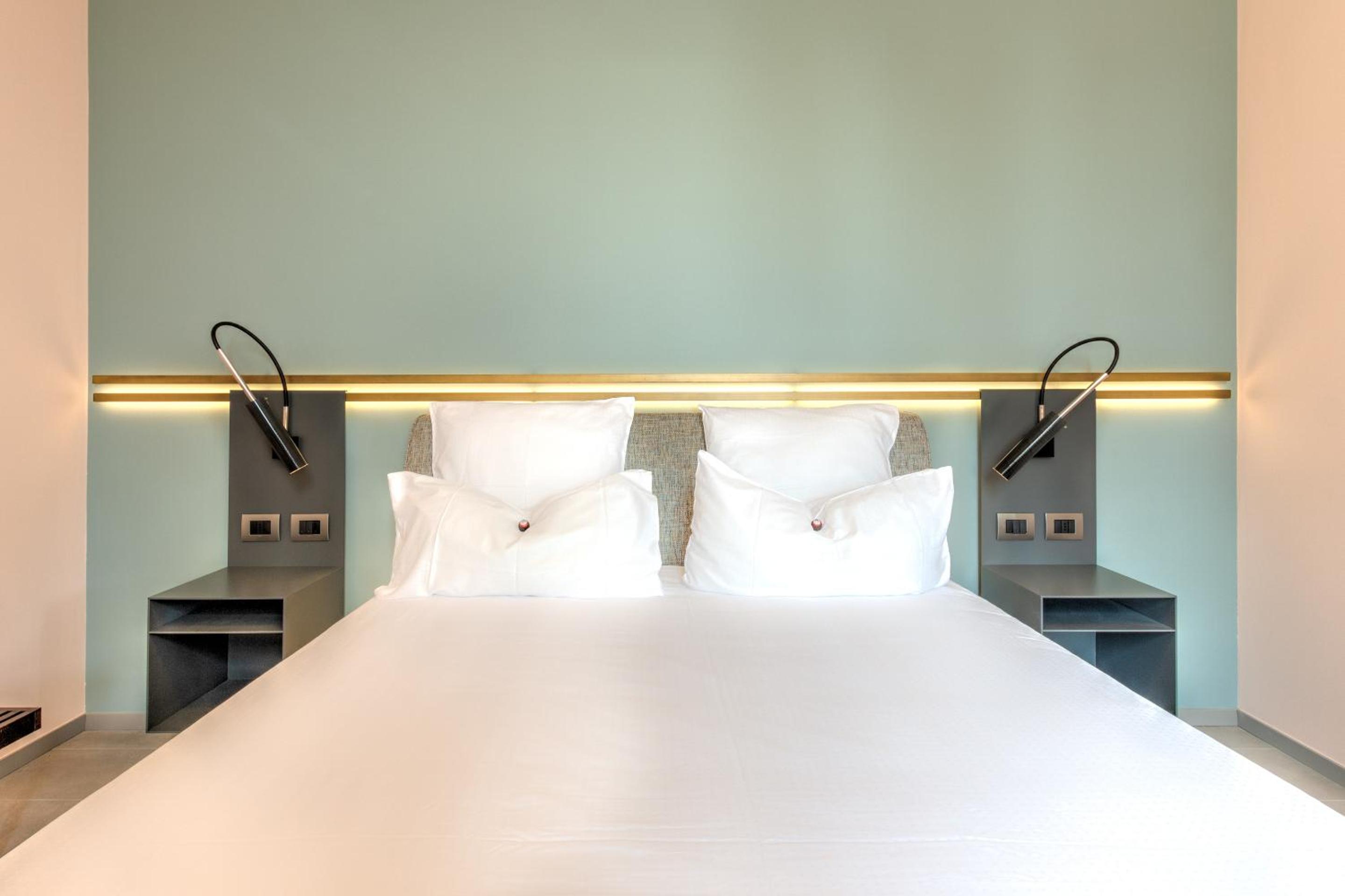 Deluxe Double Room - Photo 18