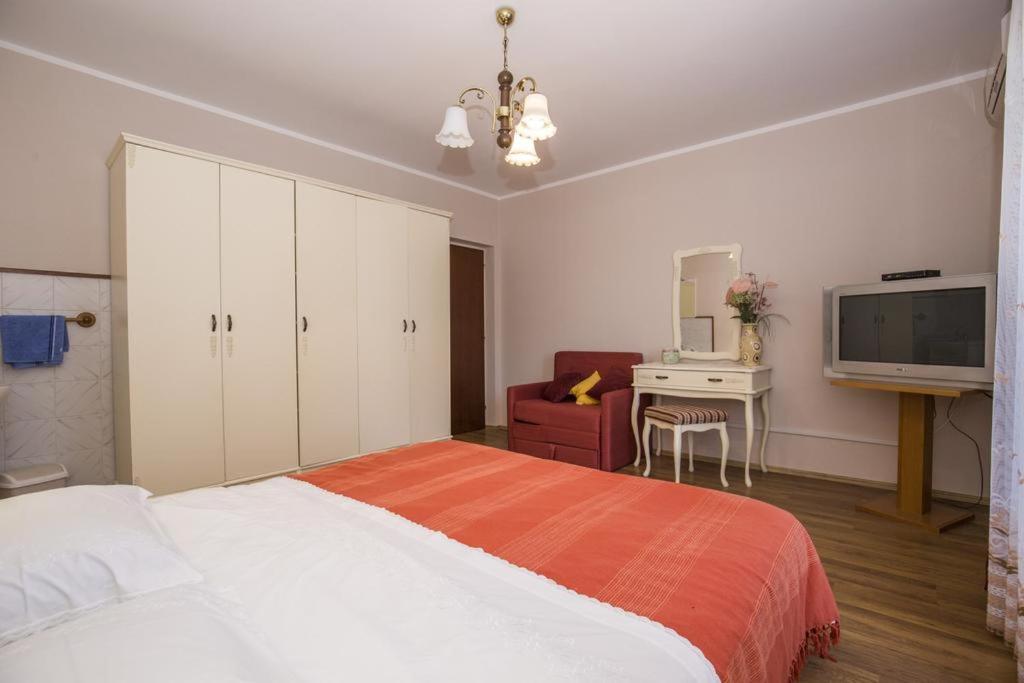 Double Room - Photo 6