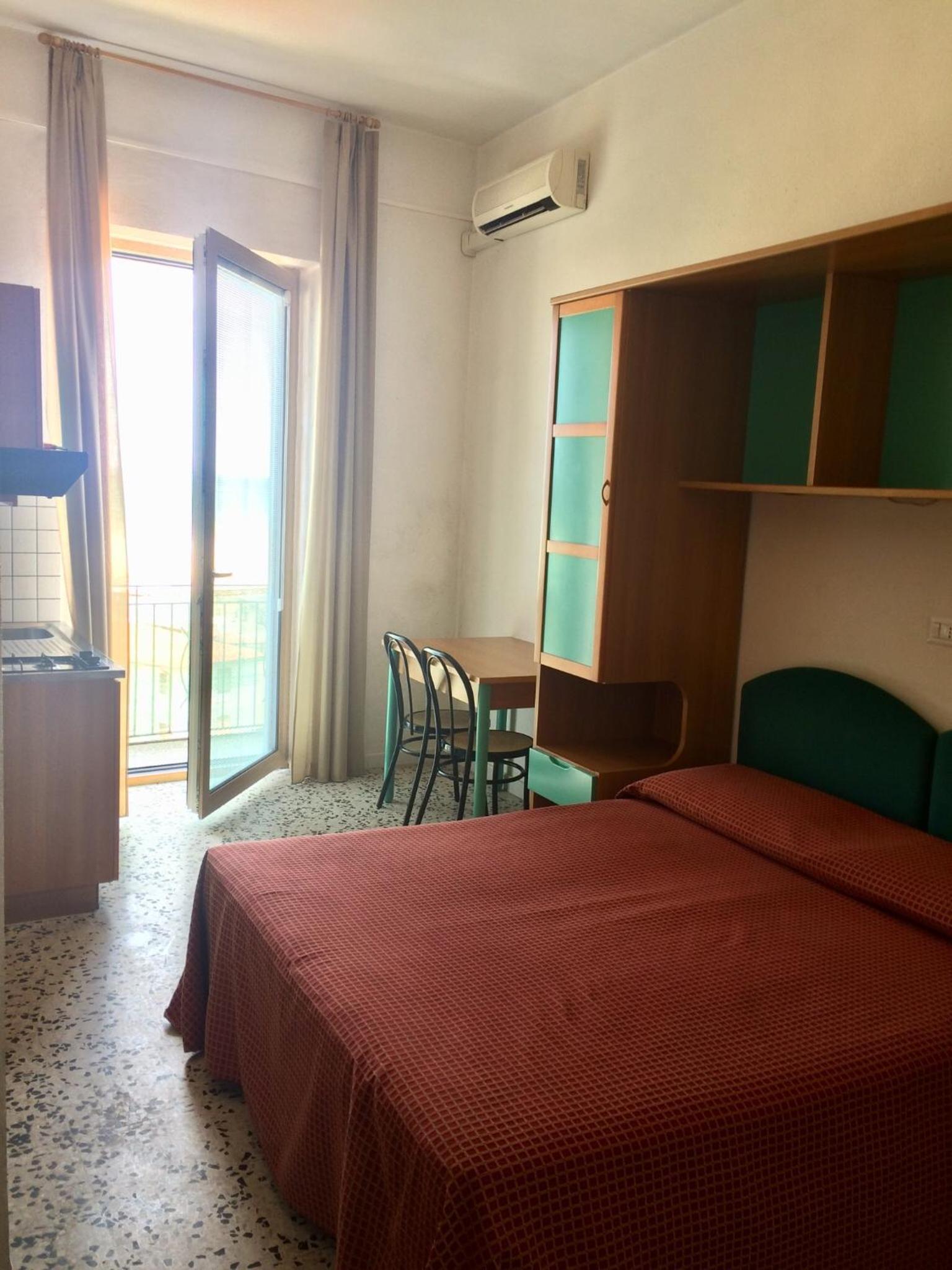 Studio (3 Adults) - Photo 16