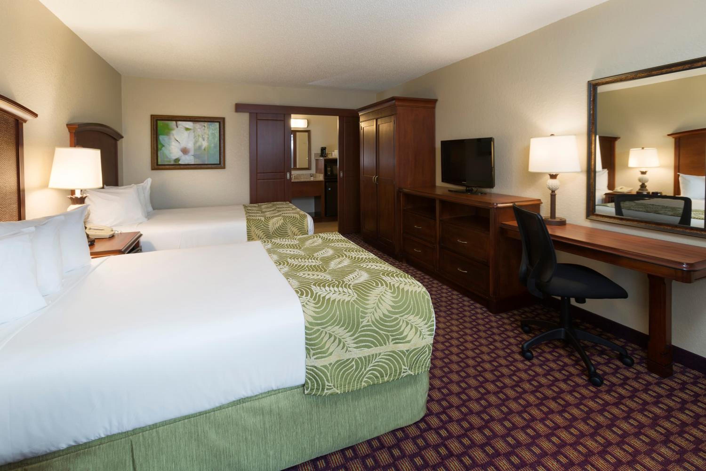 Standard Room with Two Double Beds - Photo 3