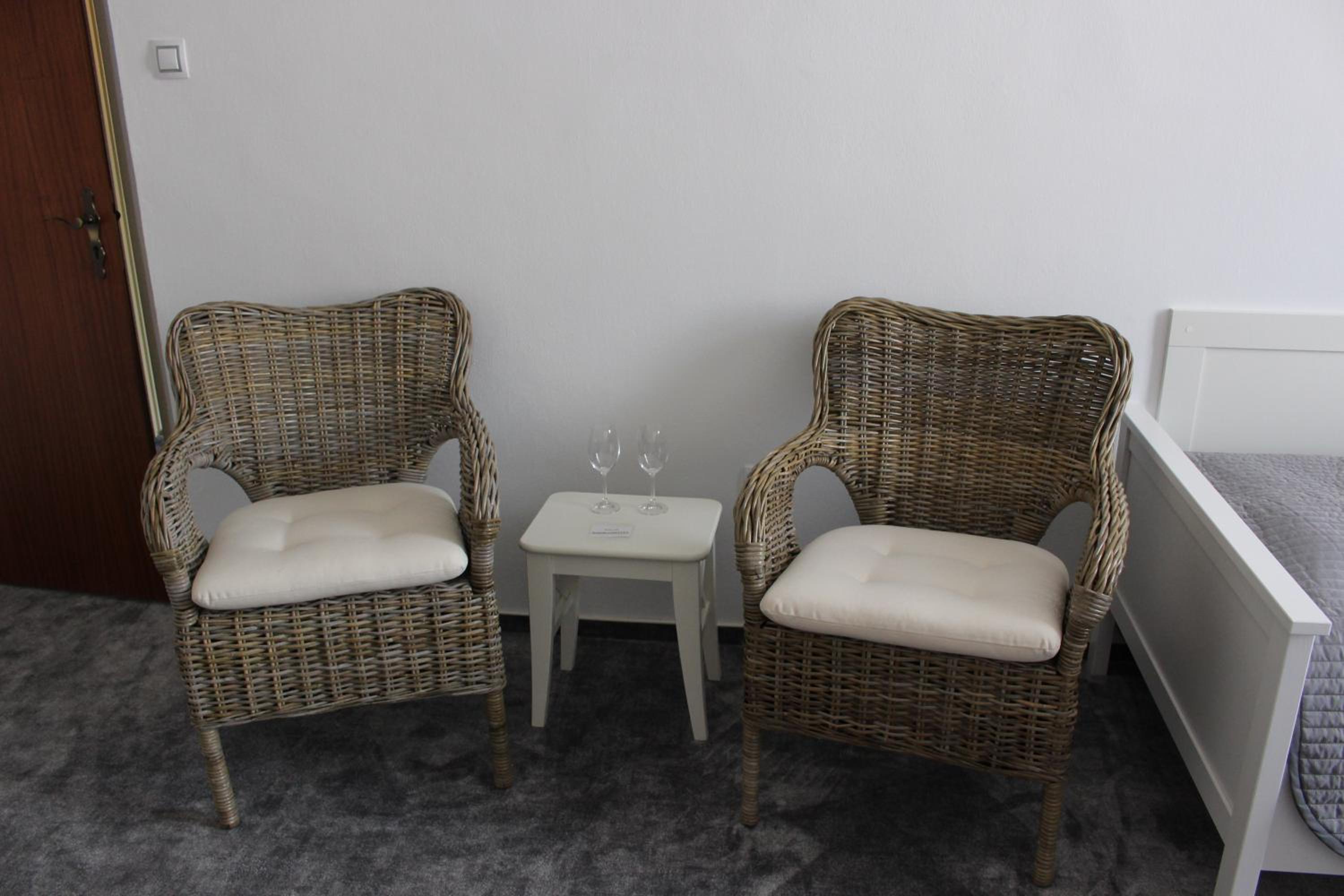 Standard Twin Room - Photo 8