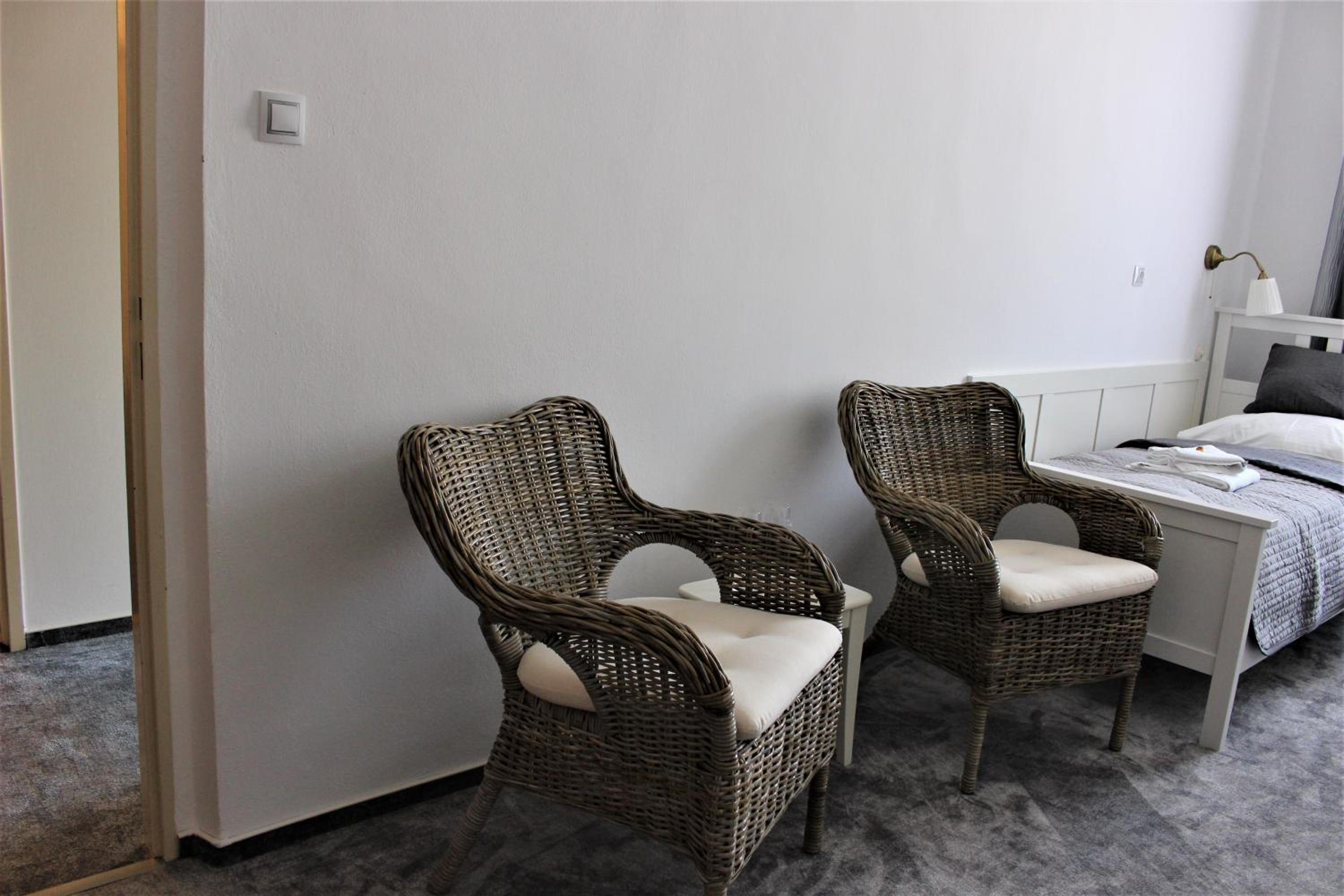 Standard Twin Room - Photo 5