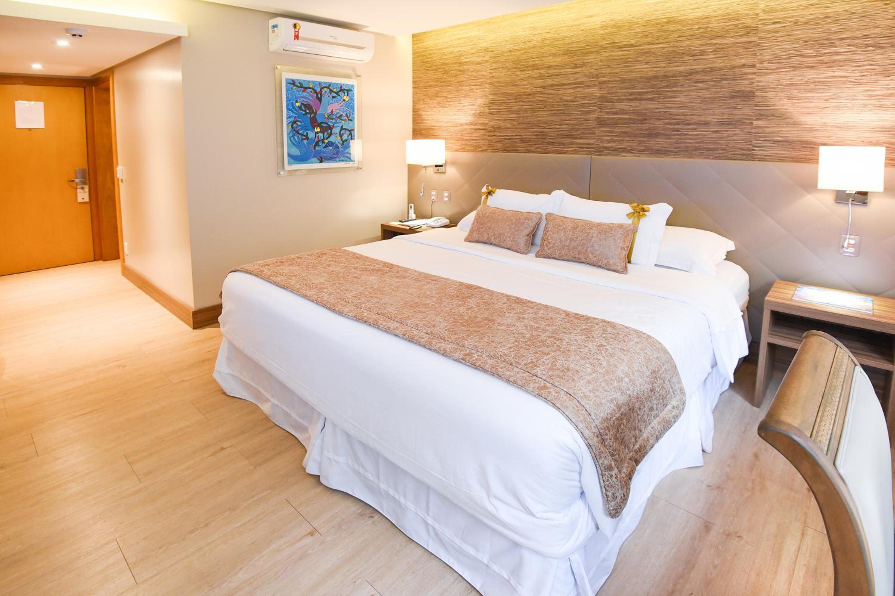 Available room thumbnail 6