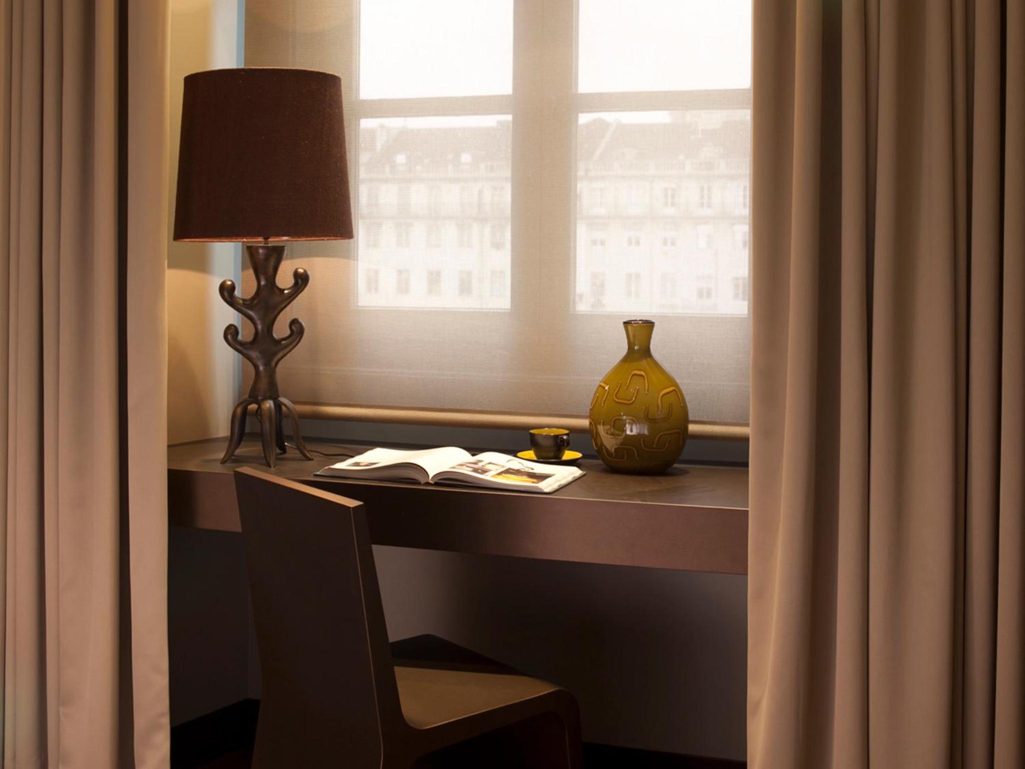 Deluxe Double Room thumbnail 5