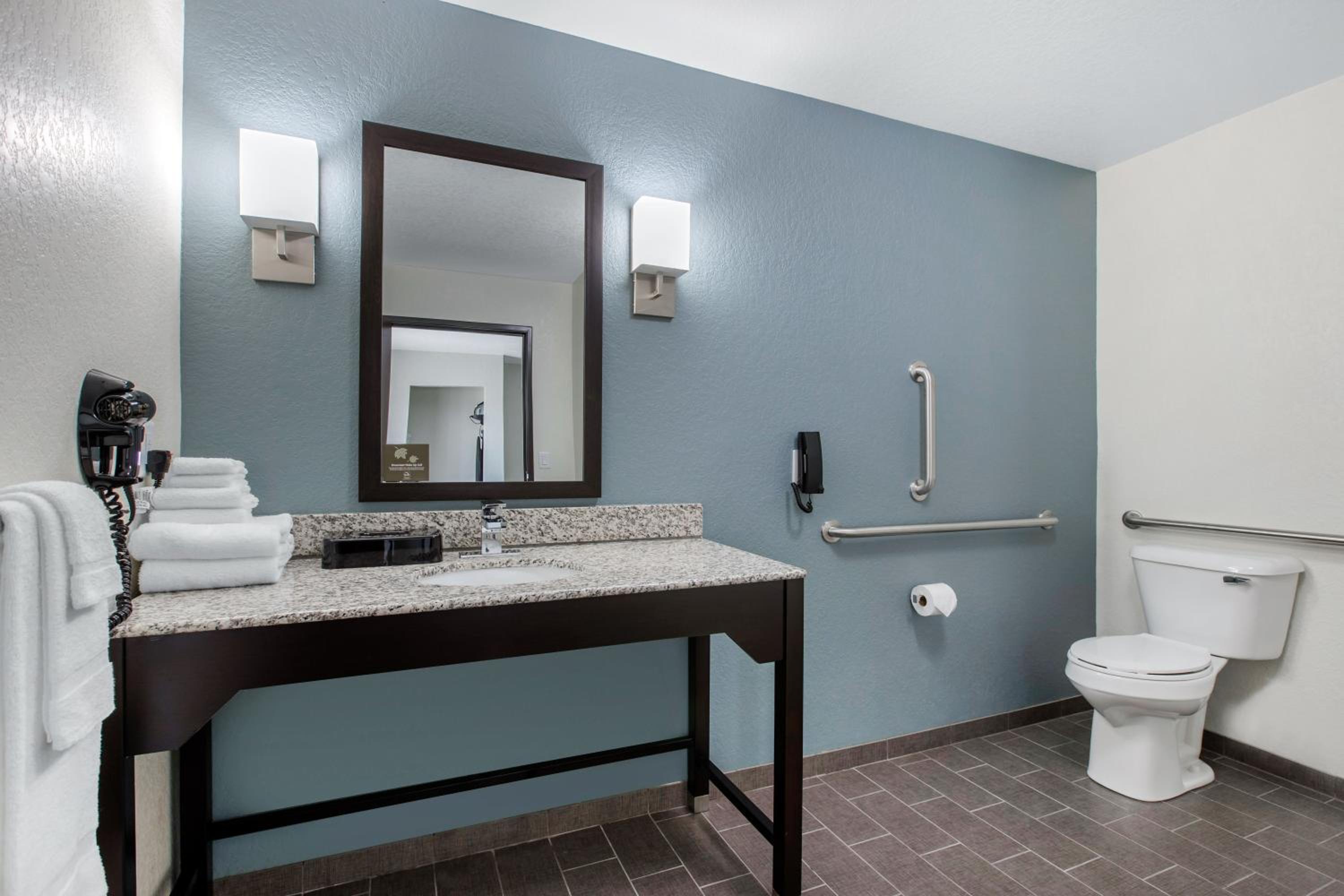 King Suite - Accessible/Non-Smoking photo 3