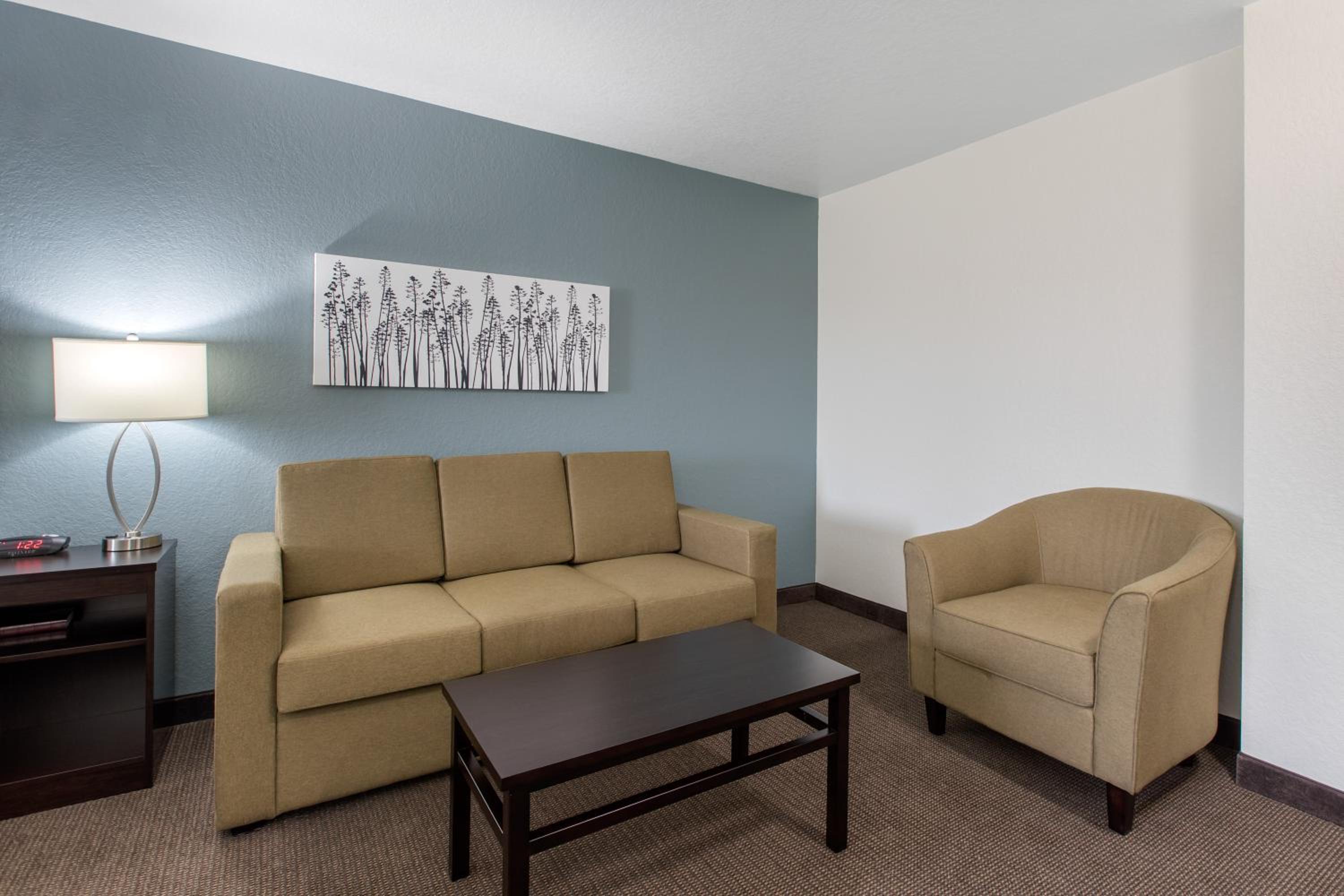 King Suite - Accessible/Non-Smoking photo 2