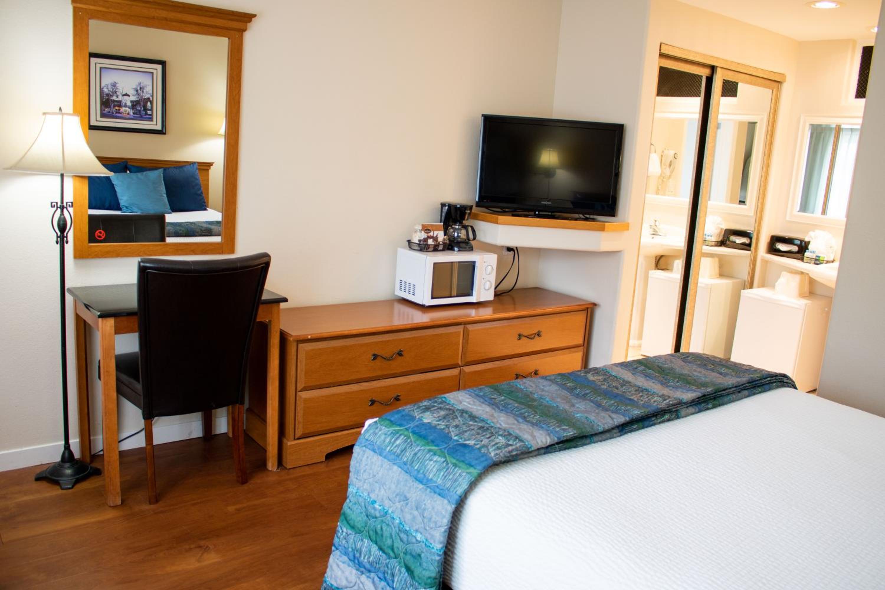 Standard Queen Room (Ground Level) - Photo 6