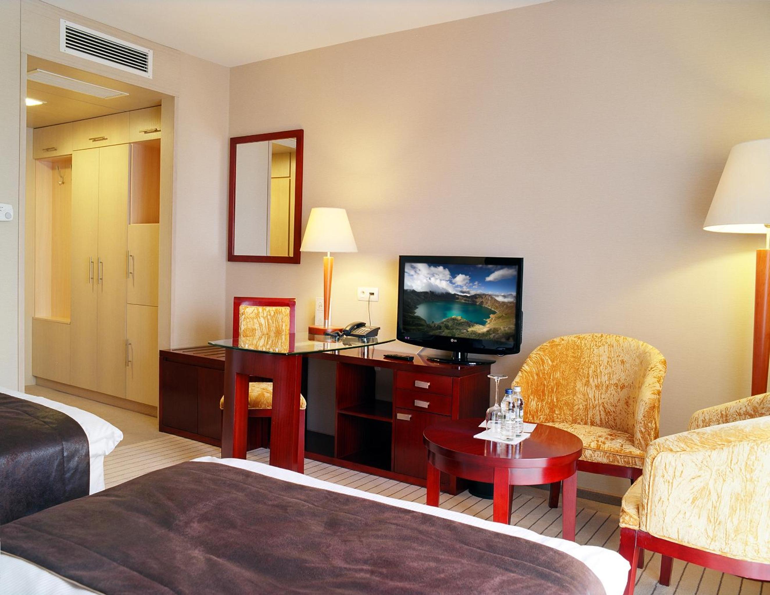 Twin Room - Photo 2
