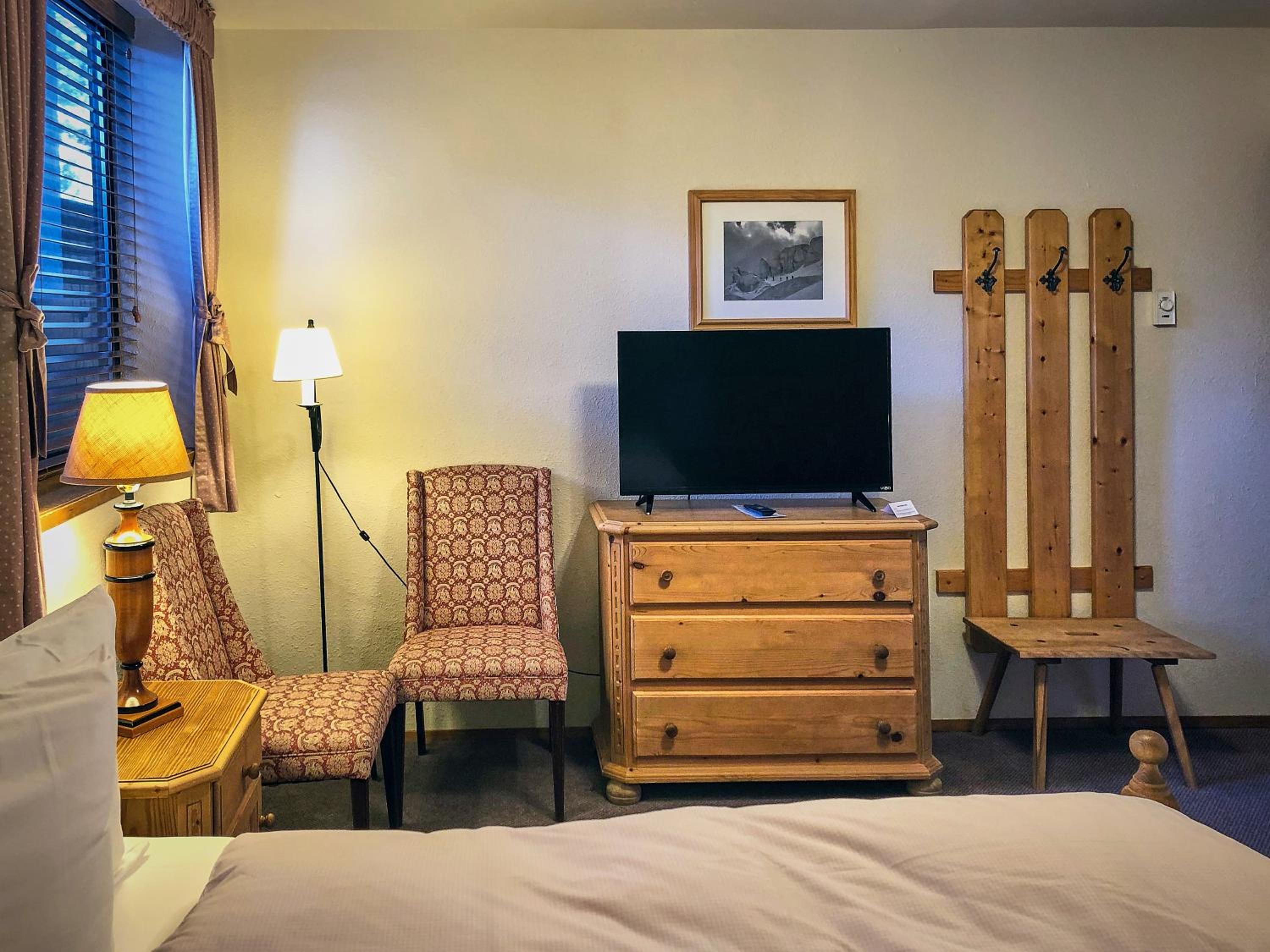 Standard King Room photo 3