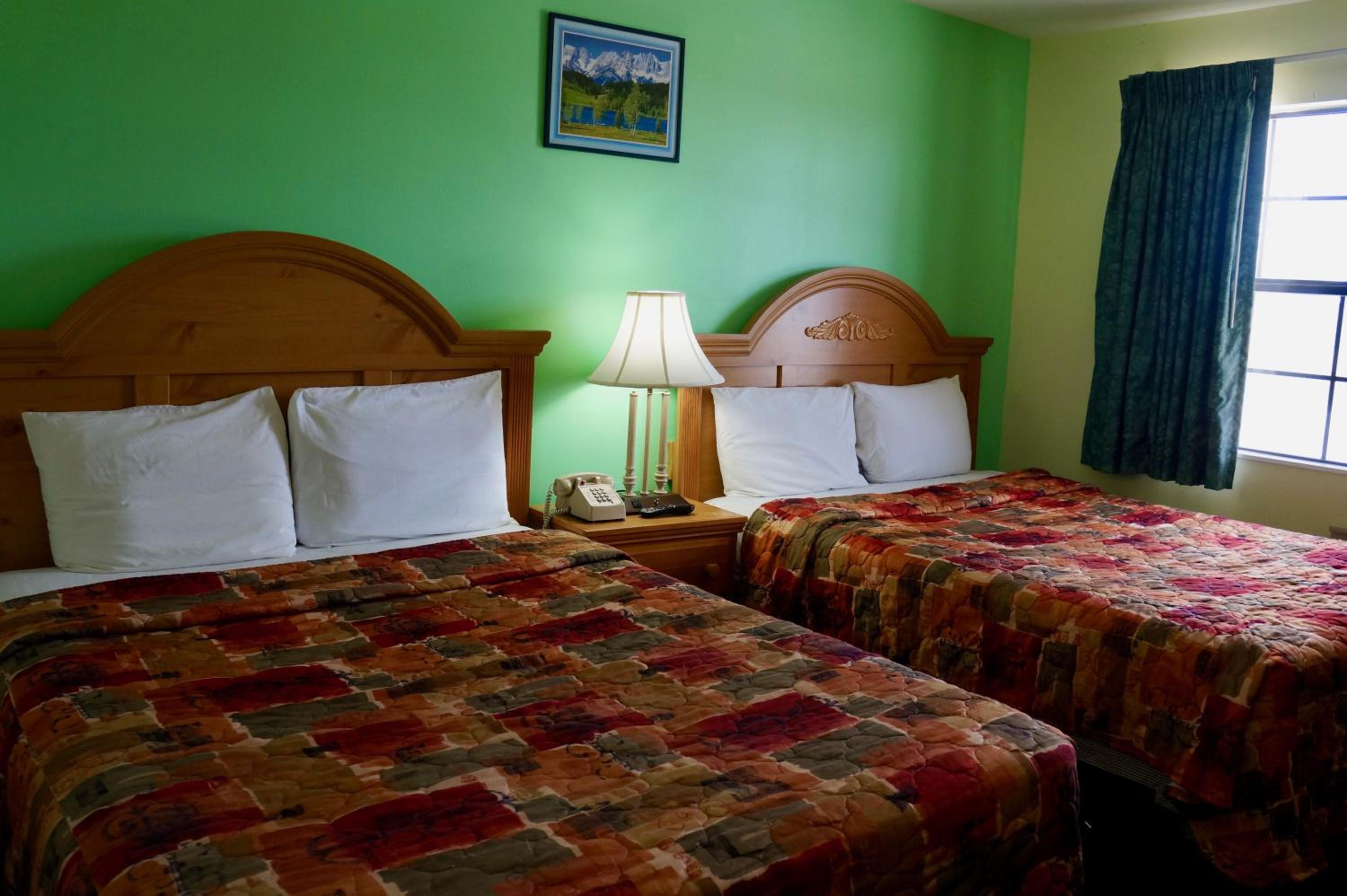 Double Room With Two Double Beds - Smoking photo 3