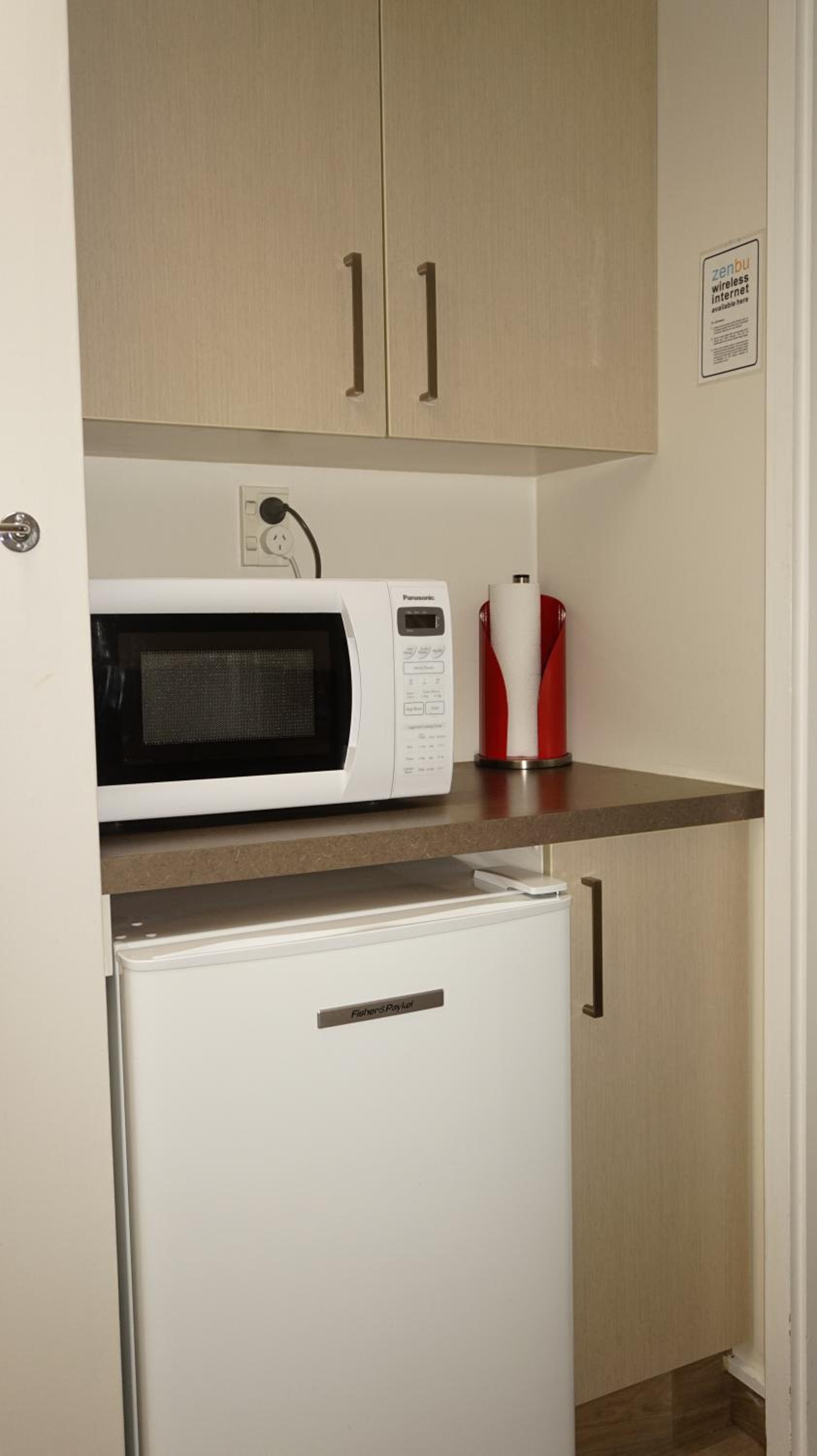 One-Bedroom Apartment with King Bed - Photo 3