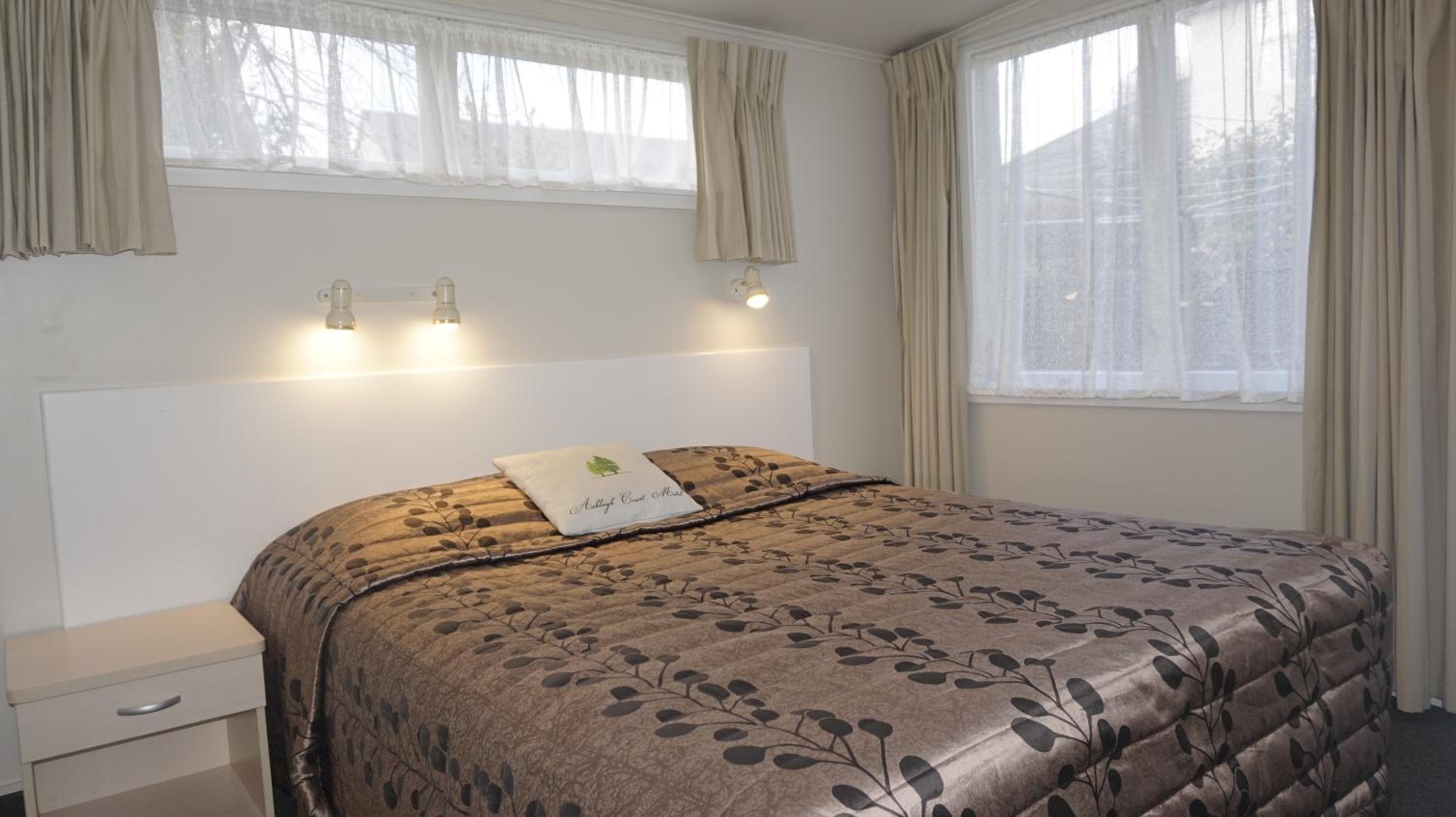 One-Bedroom Apartment with King Bed - Photo 1