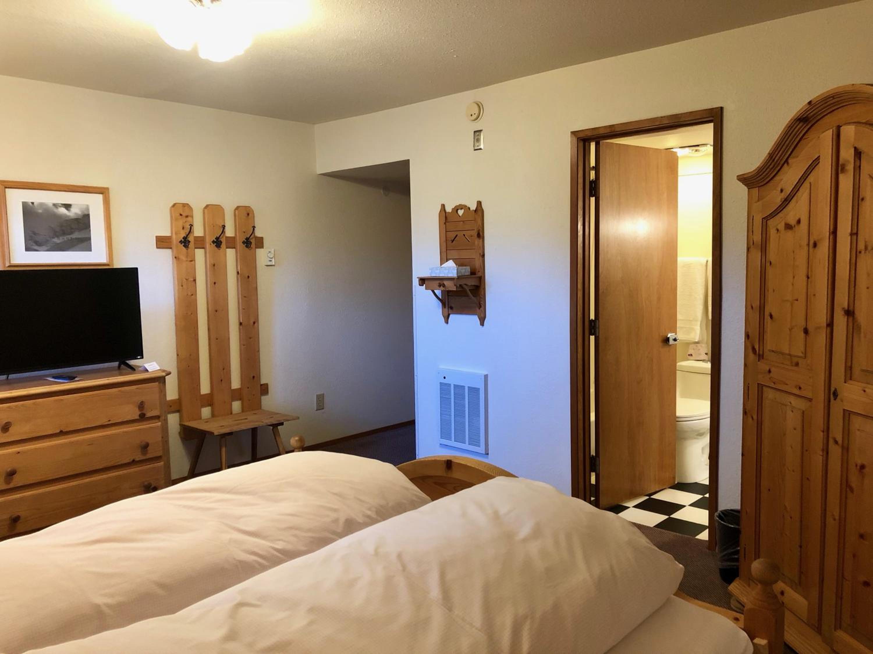Standard King Room photo 2