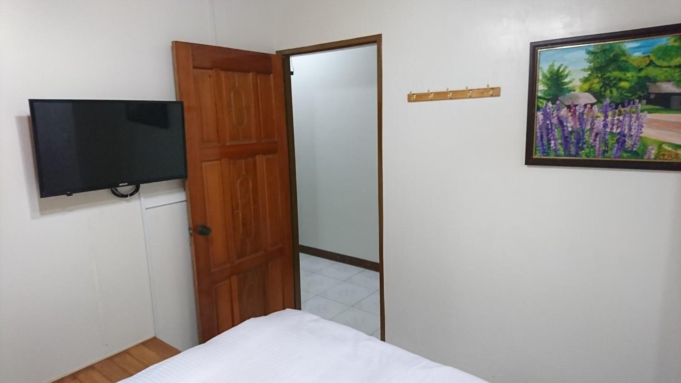 Economy Double Room photo 3