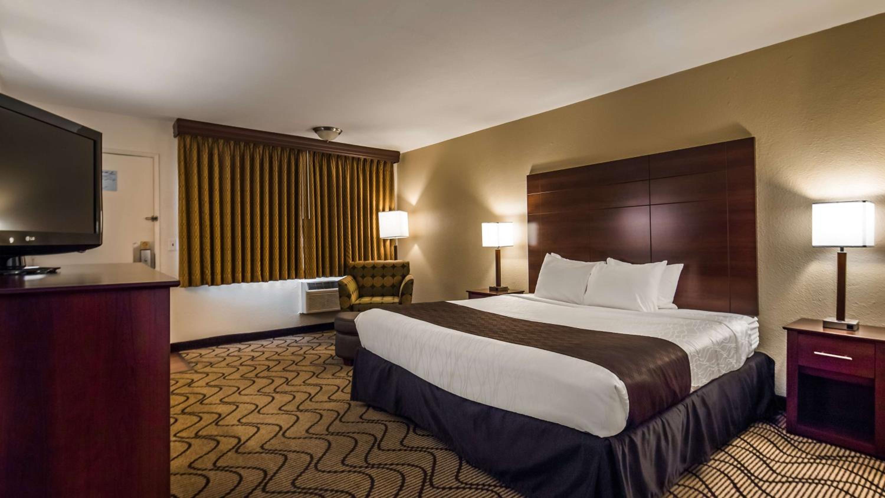 King Room - Non-Smoking - Photo 4