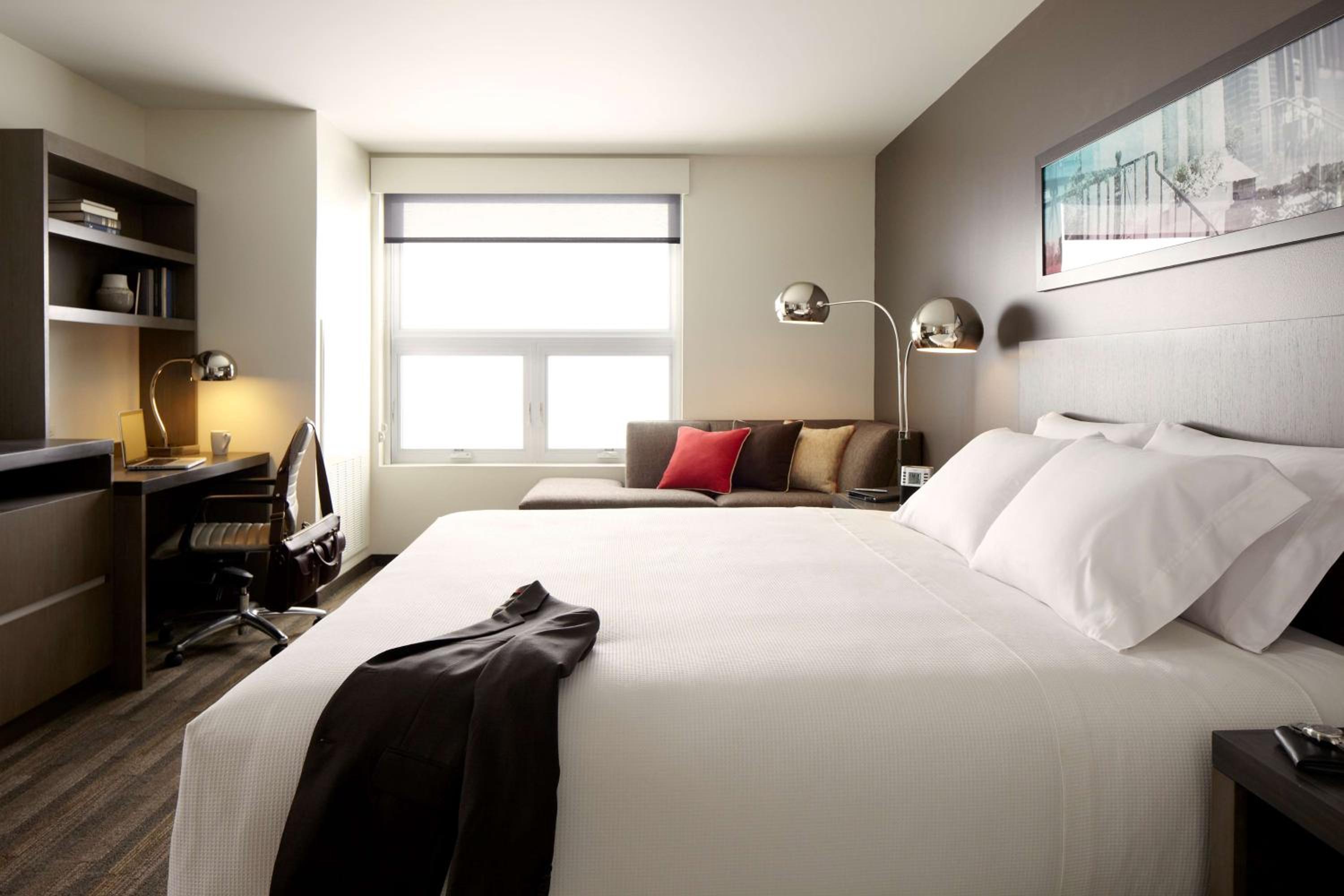 Standard King Room - Photo 7