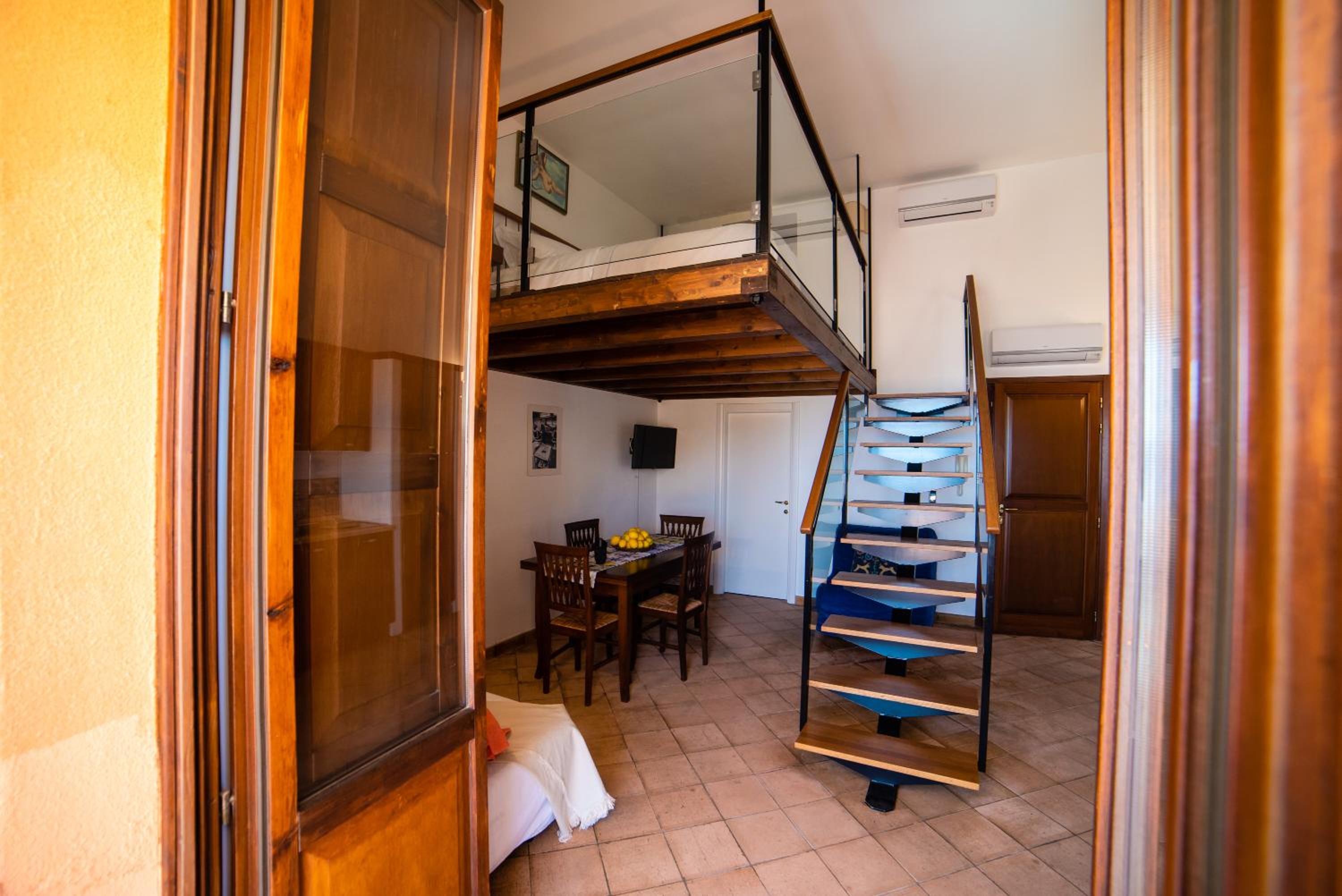 Deluxe Apartment