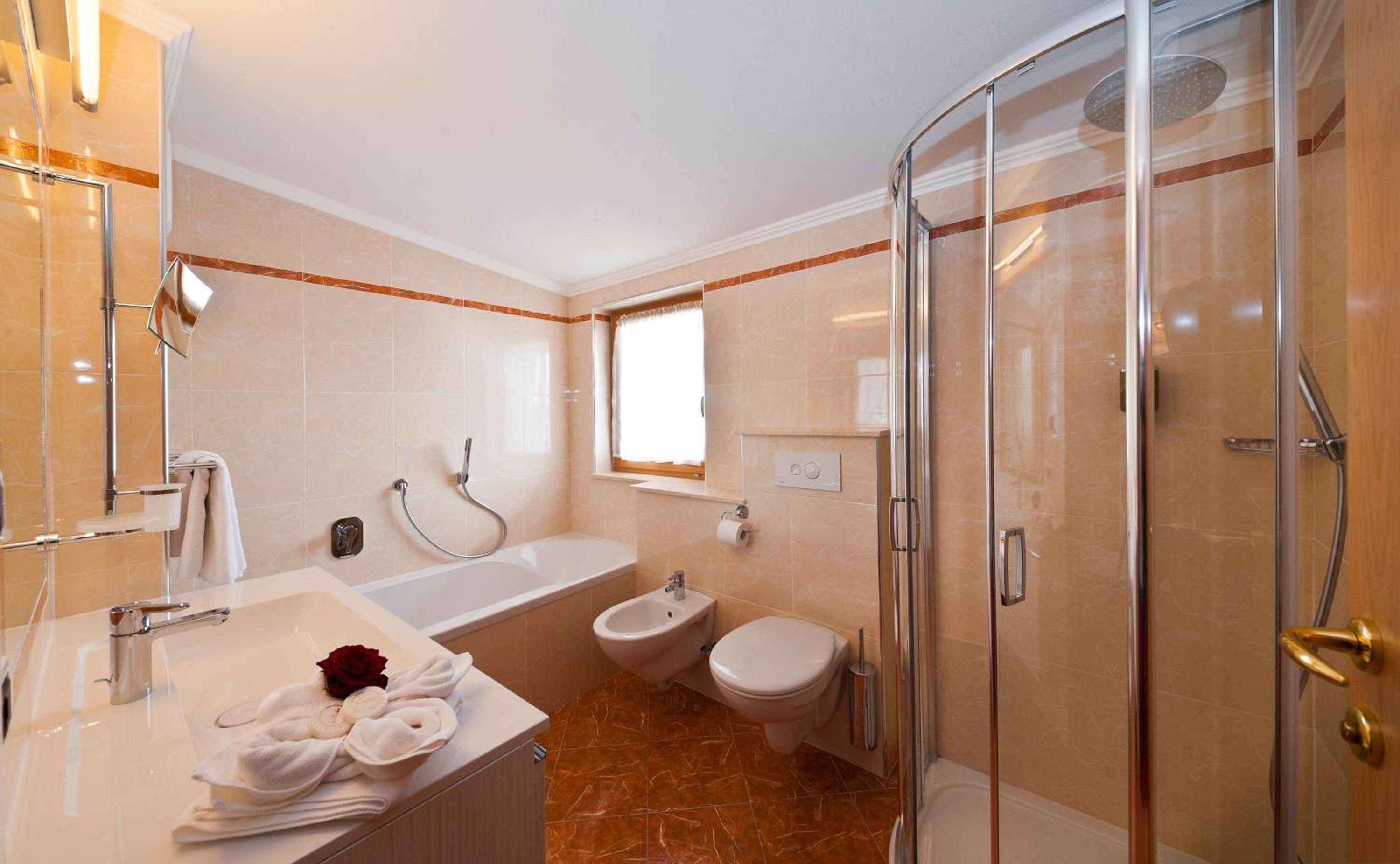 Suite with Balcony - Photo 2