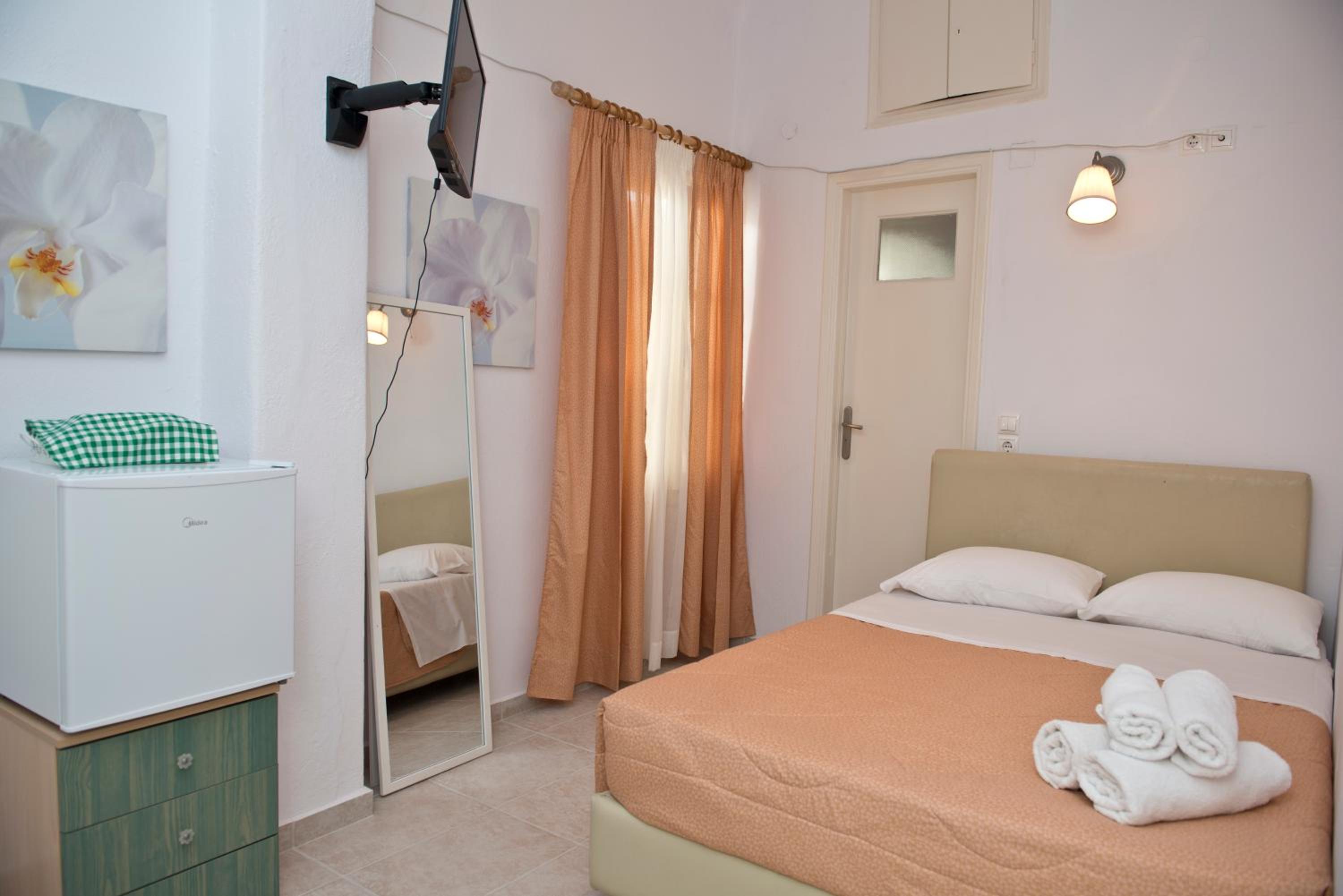 Double Room - Photo 7
