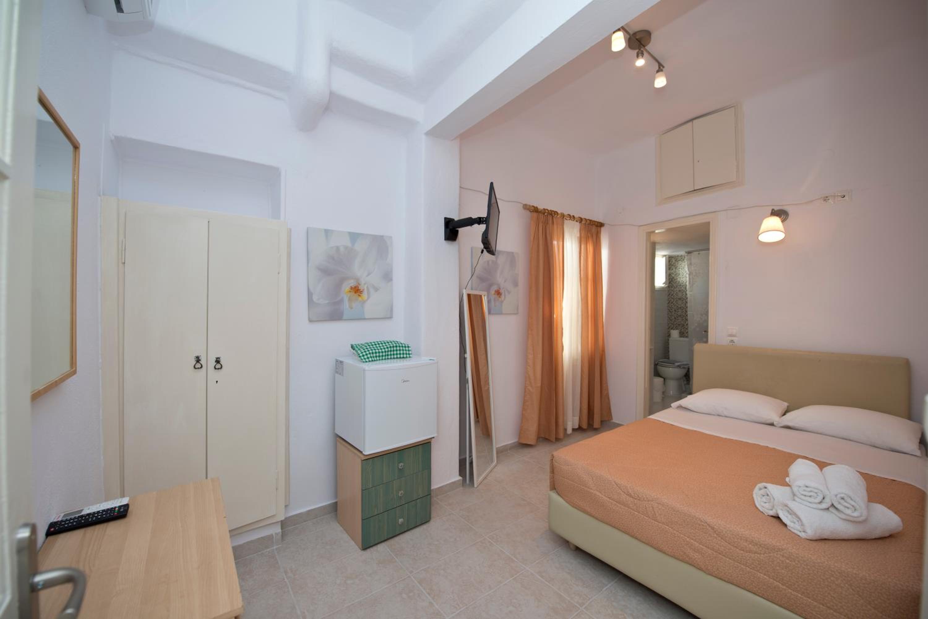 Double Room - Photo 8