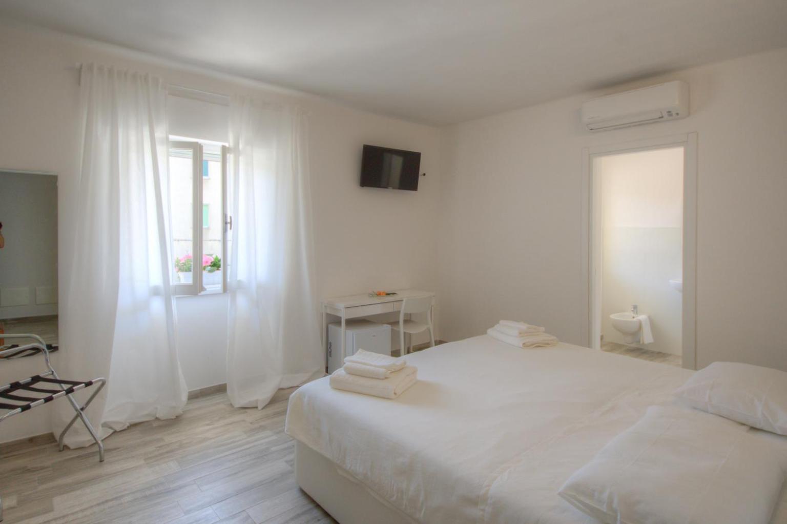 Double or Twin Room photo 3