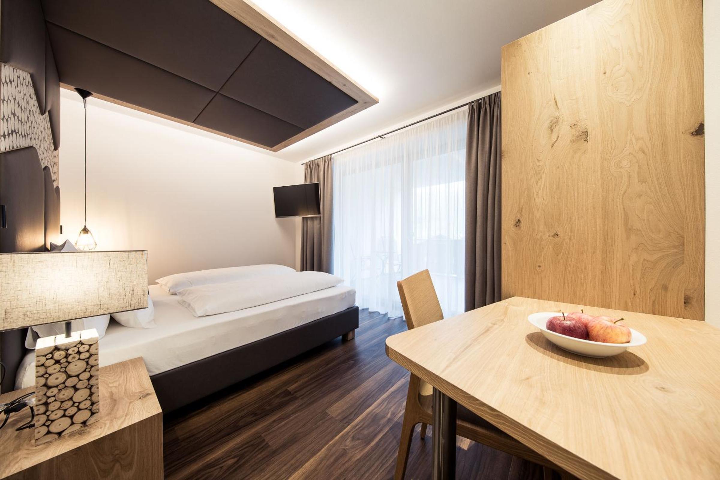 Double Room with Balcony - Photo 6