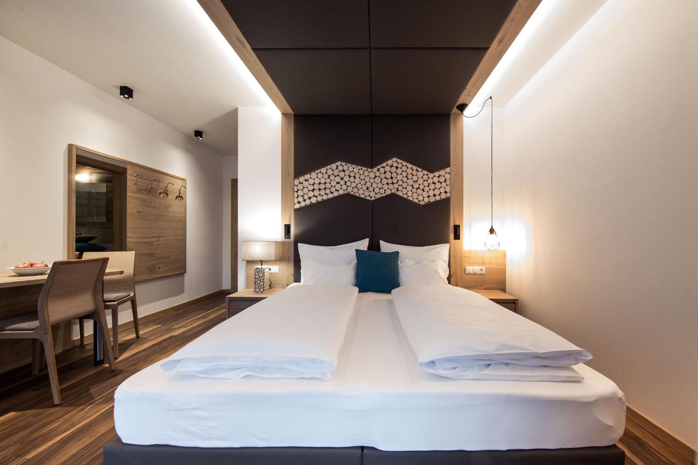 Double Room with Balcony - Photo 4
