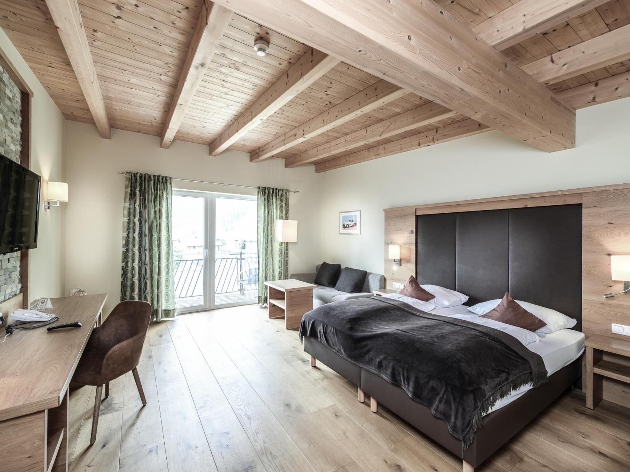 Deluxe Double Room with Balcony - Photo 3