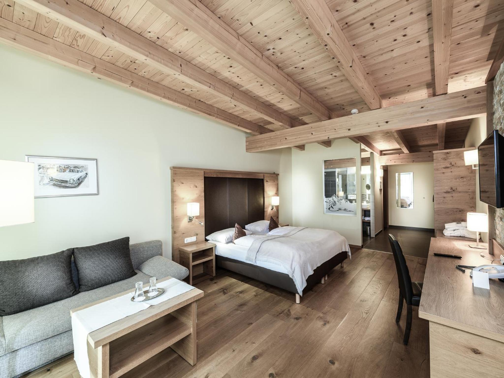 Deluxe Double Room with Balcony - Photo 2