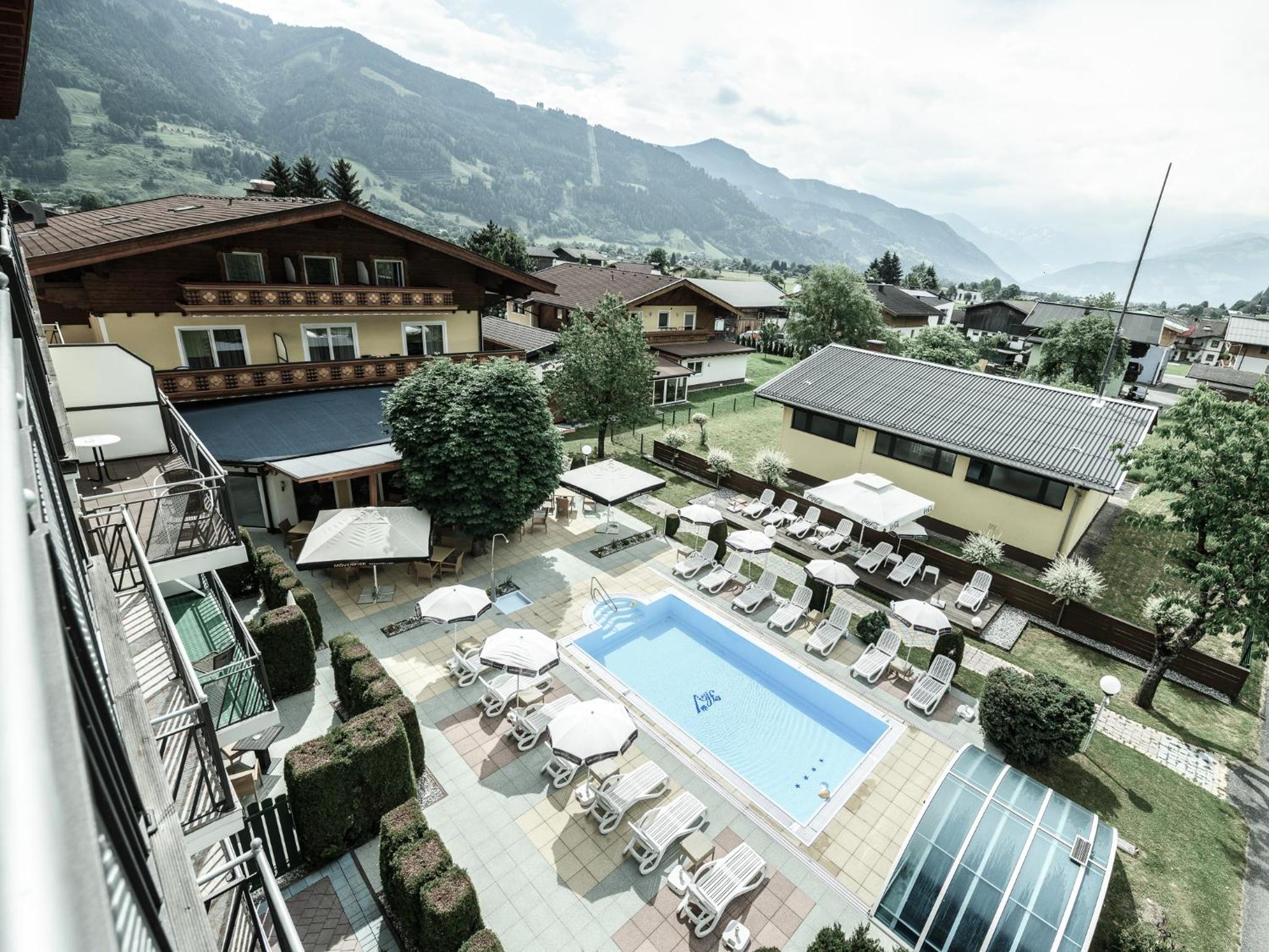 Deluxe Double Room with Balcony - Photo 4