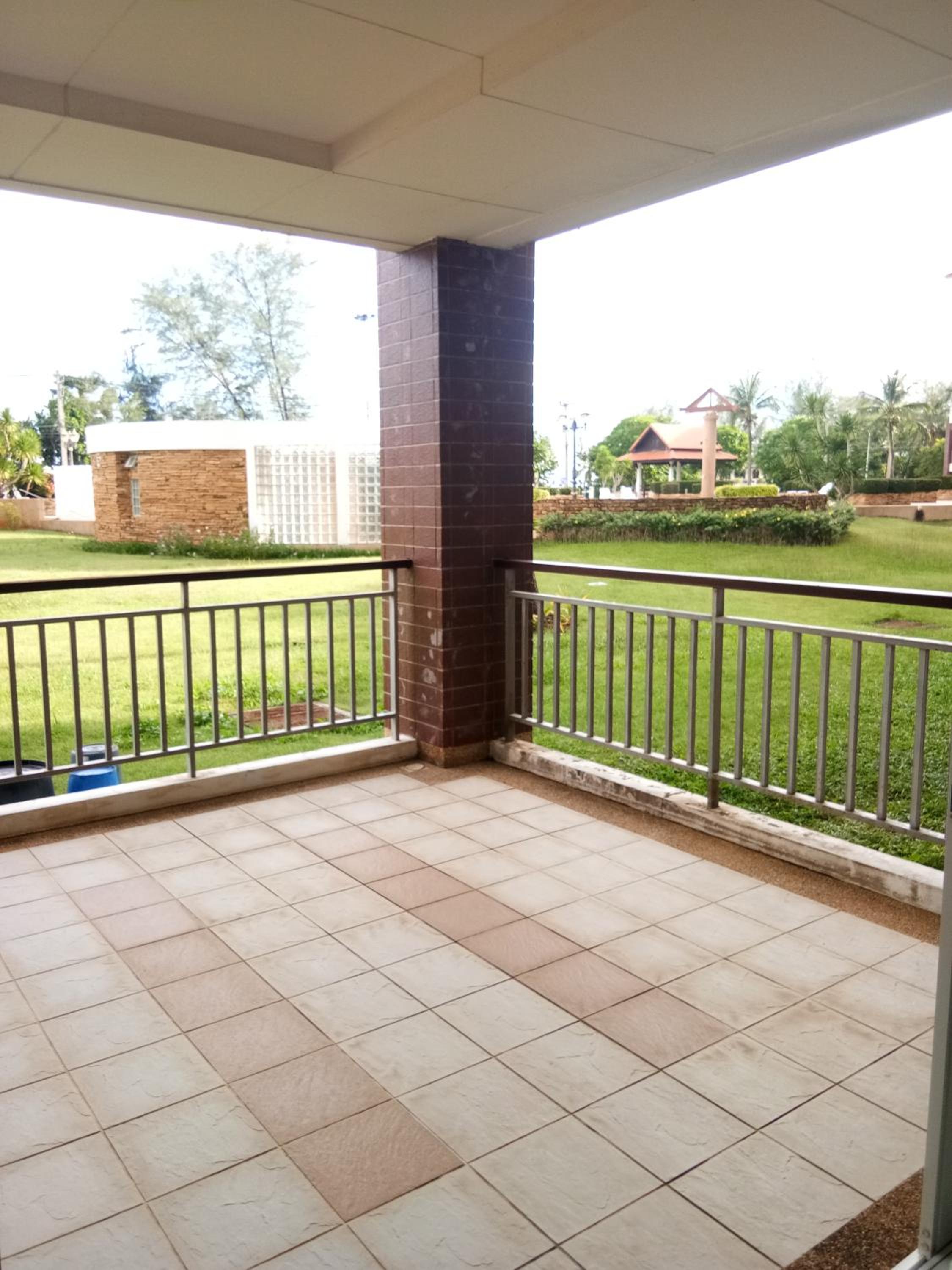 Apartment - Photo 32