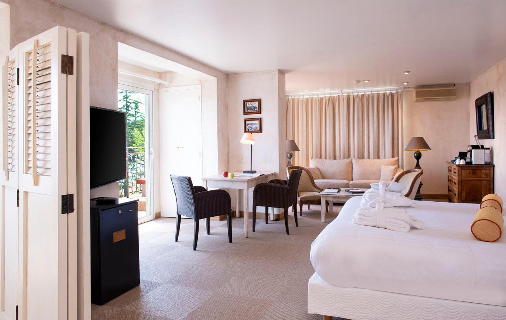 King Suite with View - Photo 3