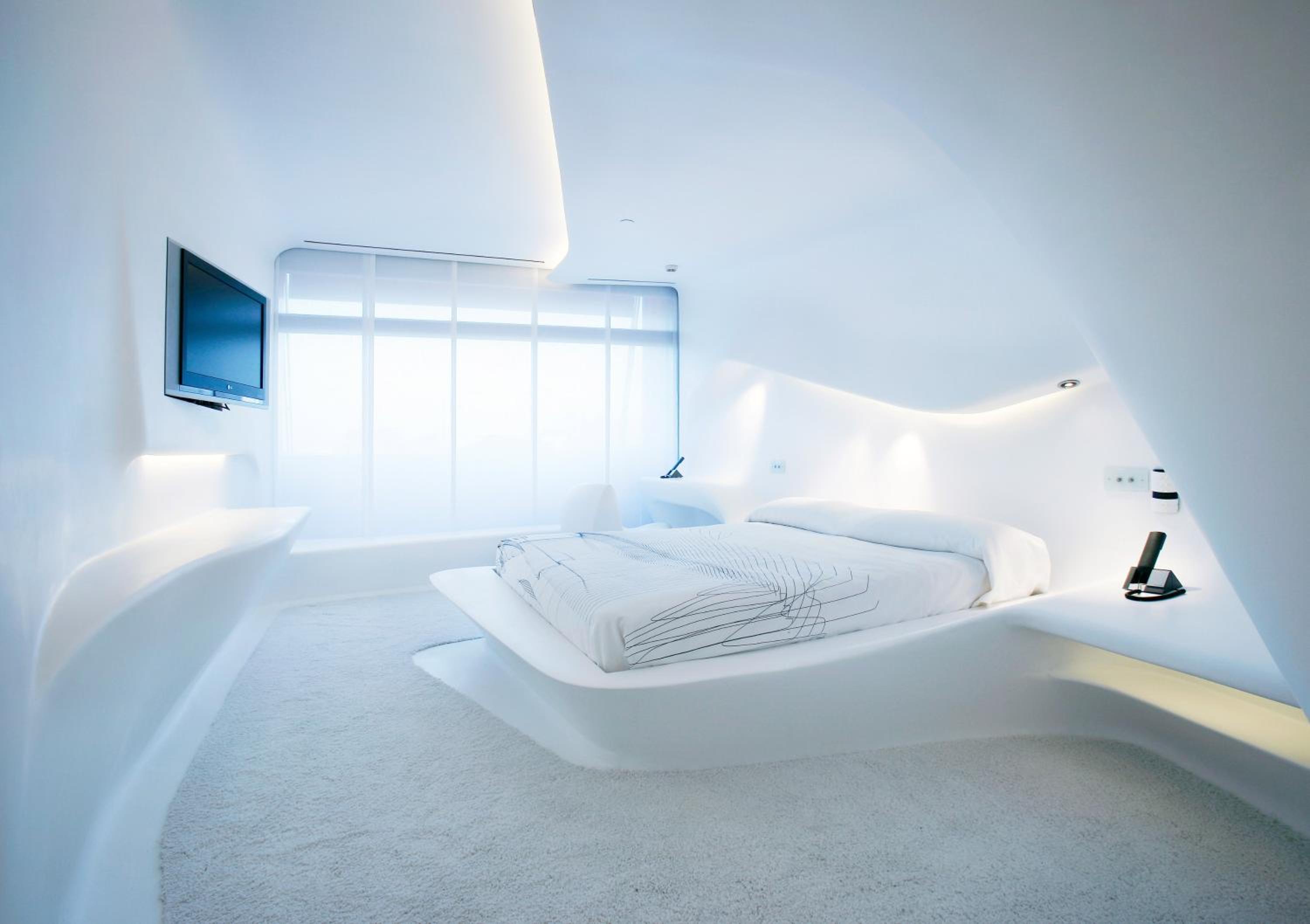 Space Club by Zaha Hadid - Photo 1