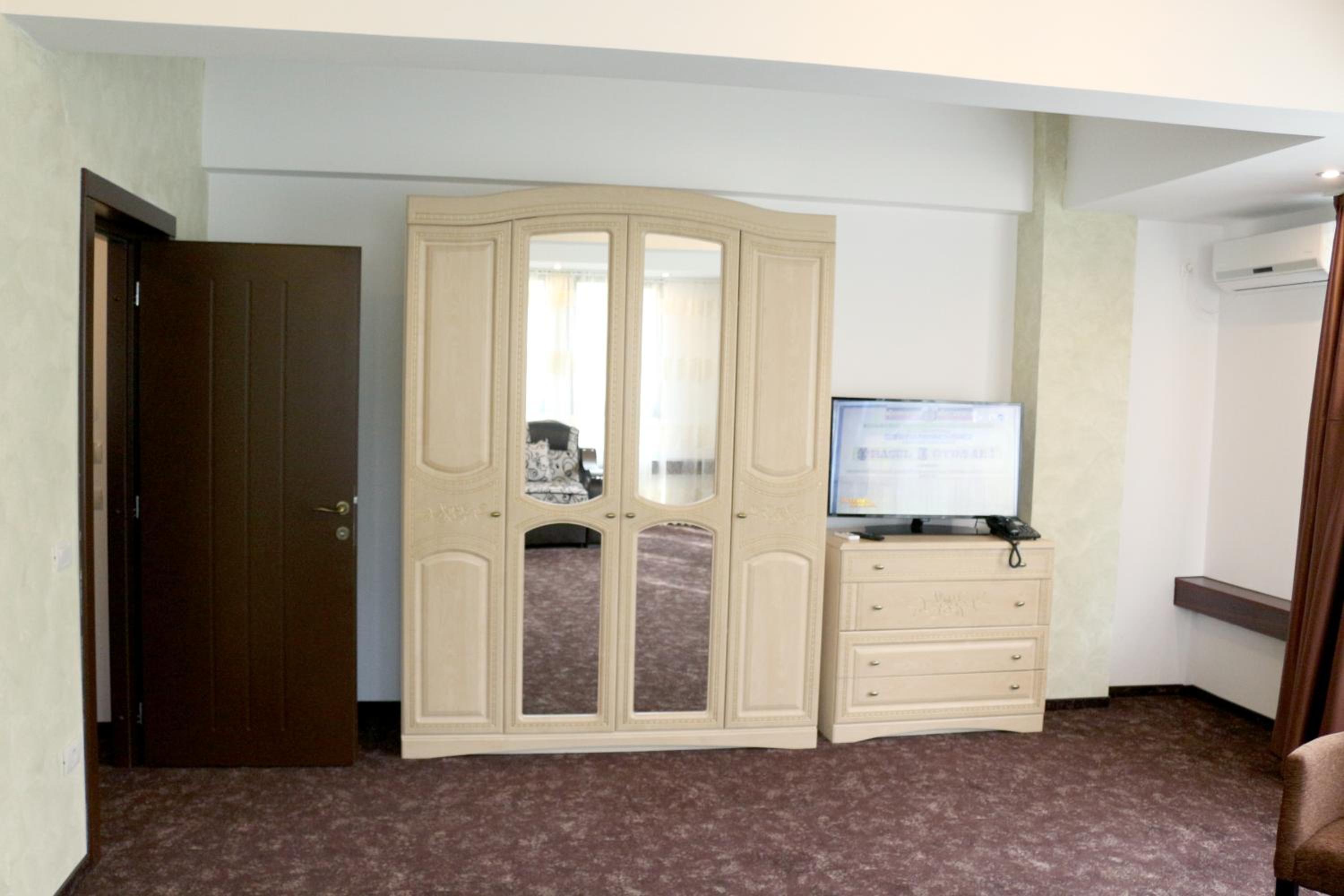 Deluxe Suite photo 3