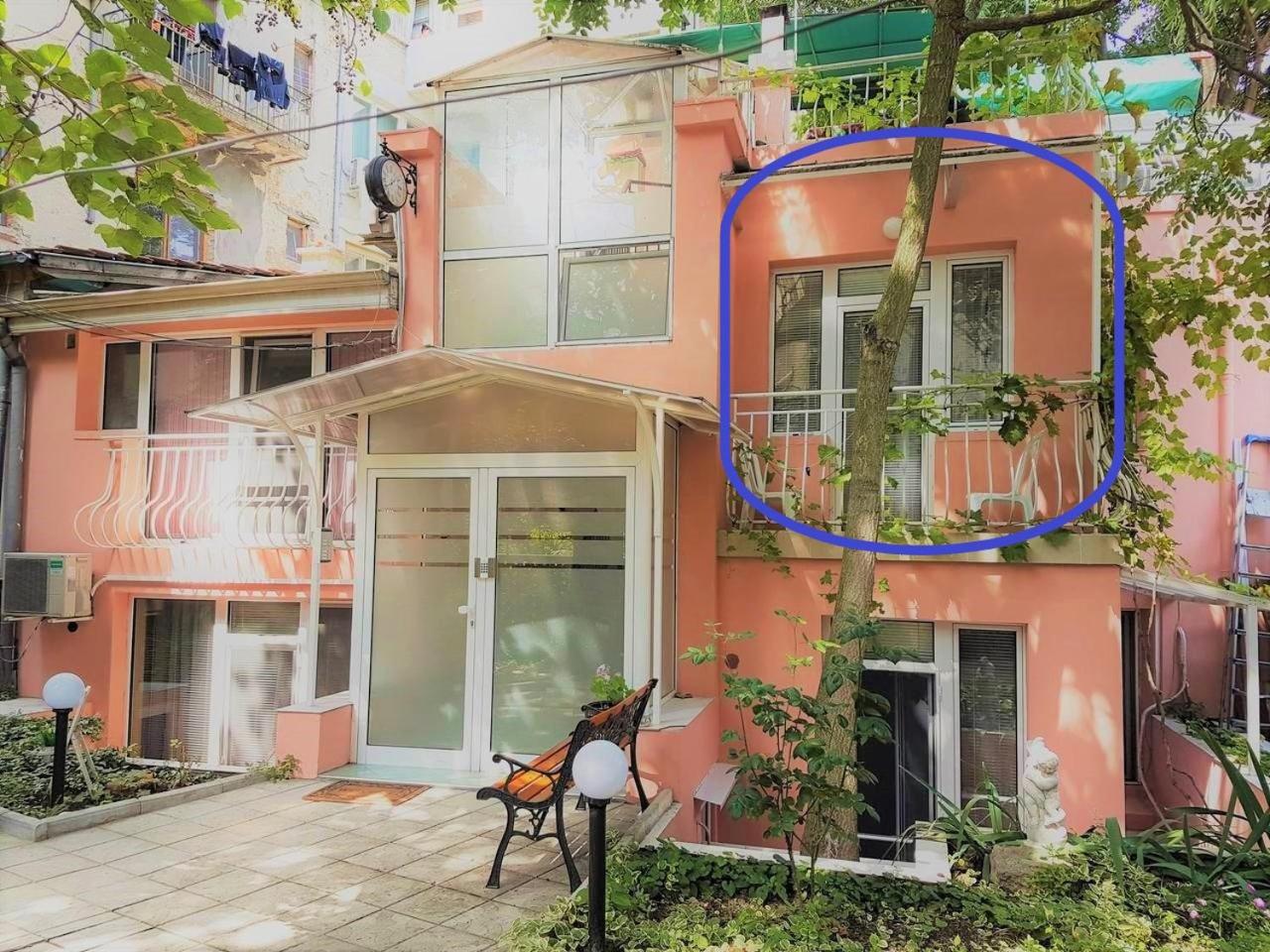 Studio with Balcony - Photo 9
